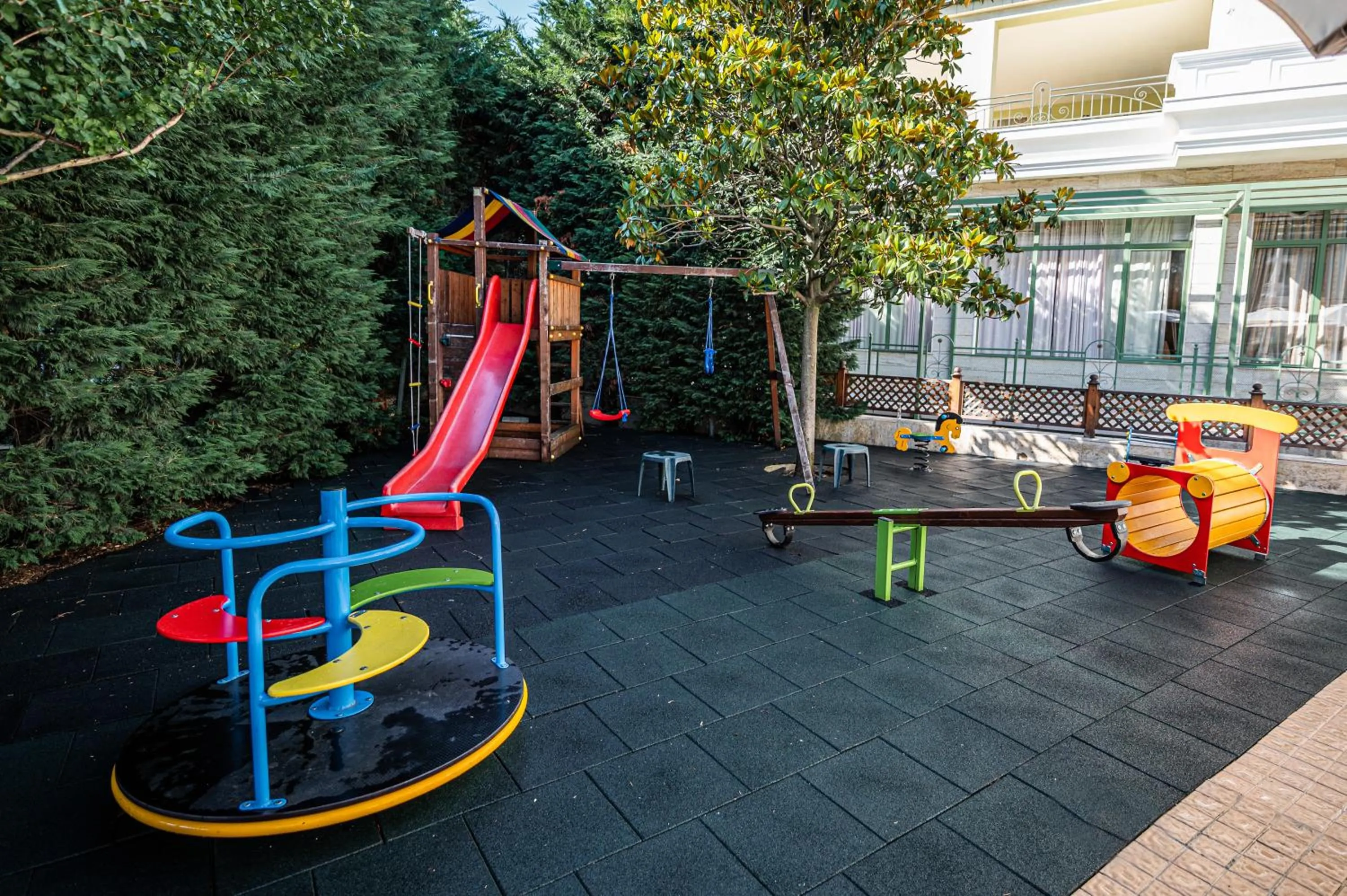 Romance Hotel and Family Suites