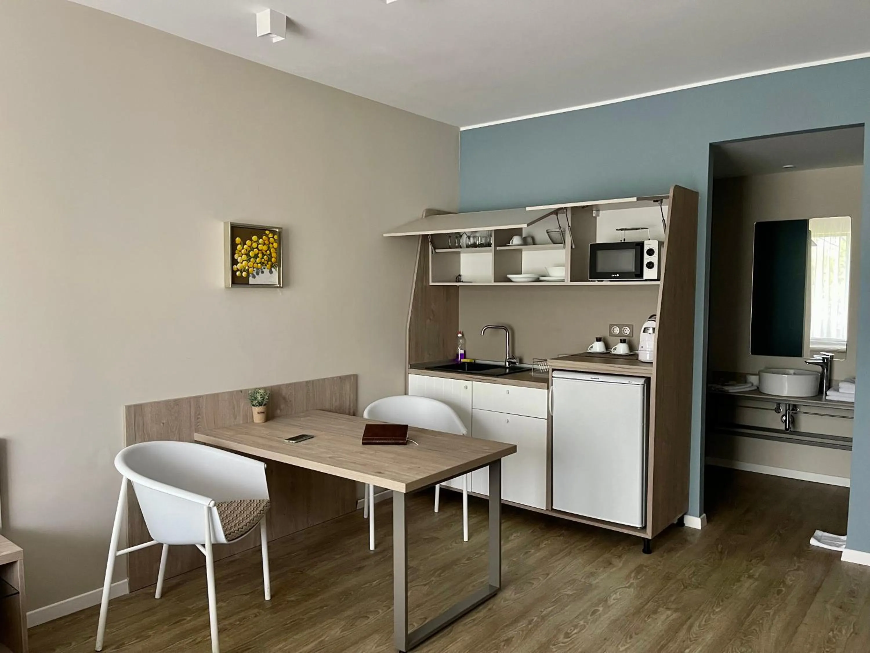 Romance Hotel and Family Suites