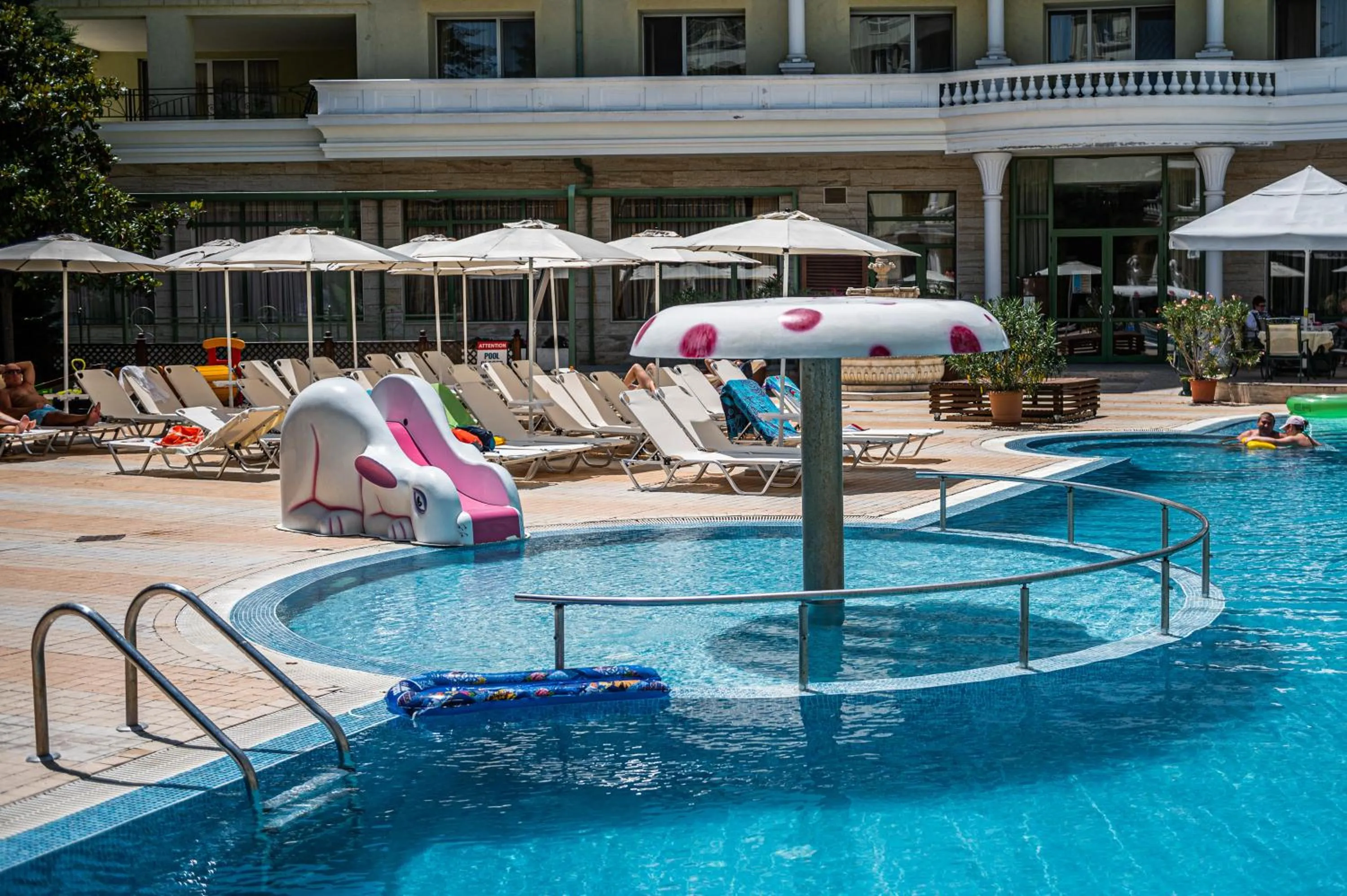 Romance Hotel and Family Suites