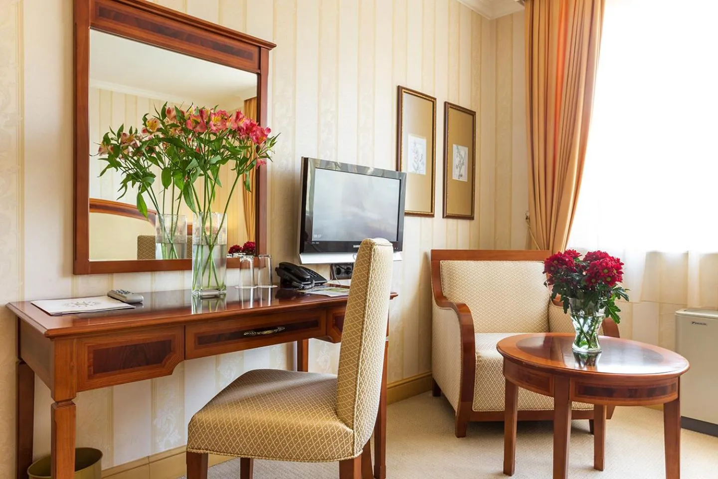 Romance Hotel and Family Suites