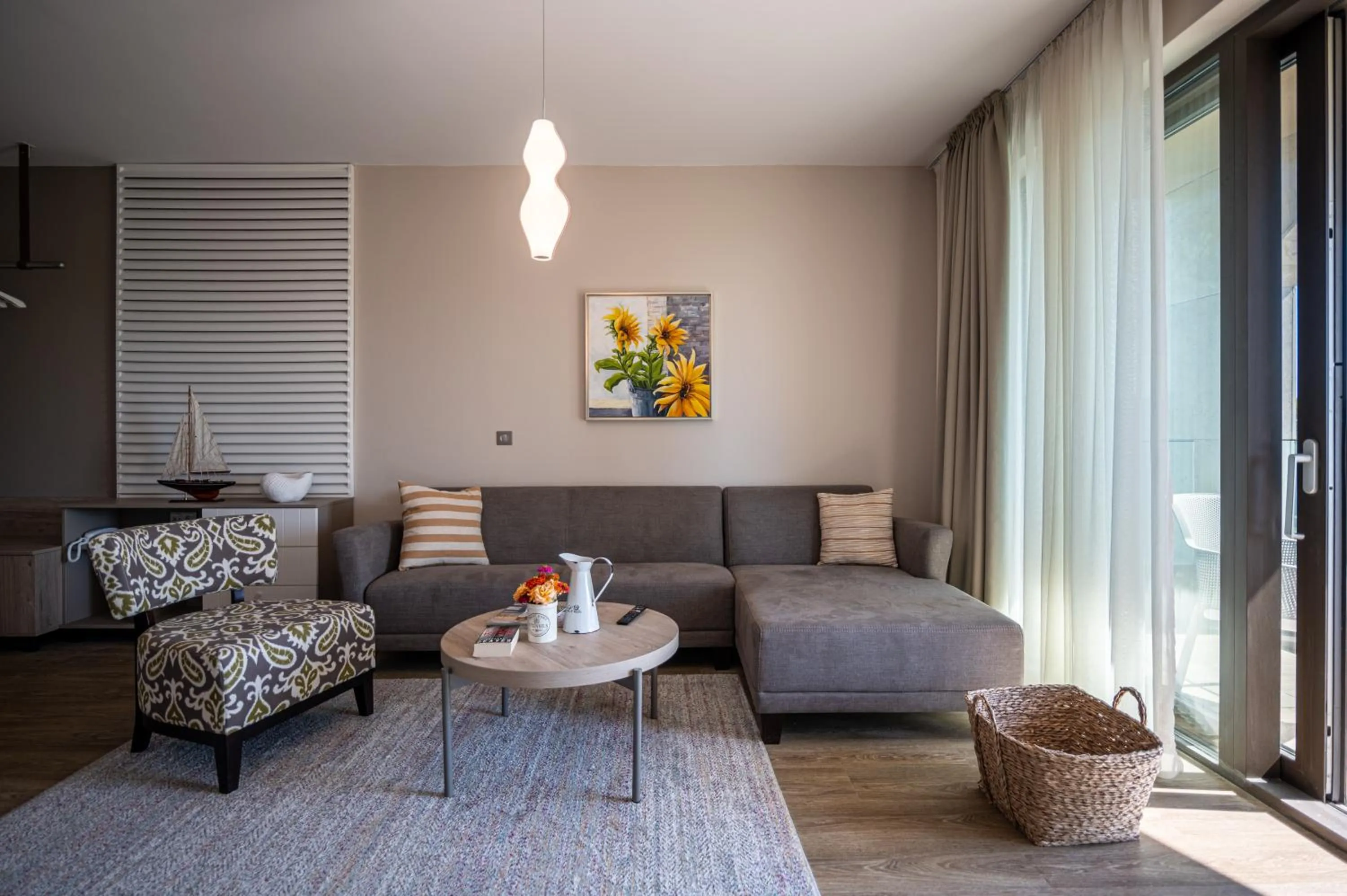 Romance Hotel and Family Suites