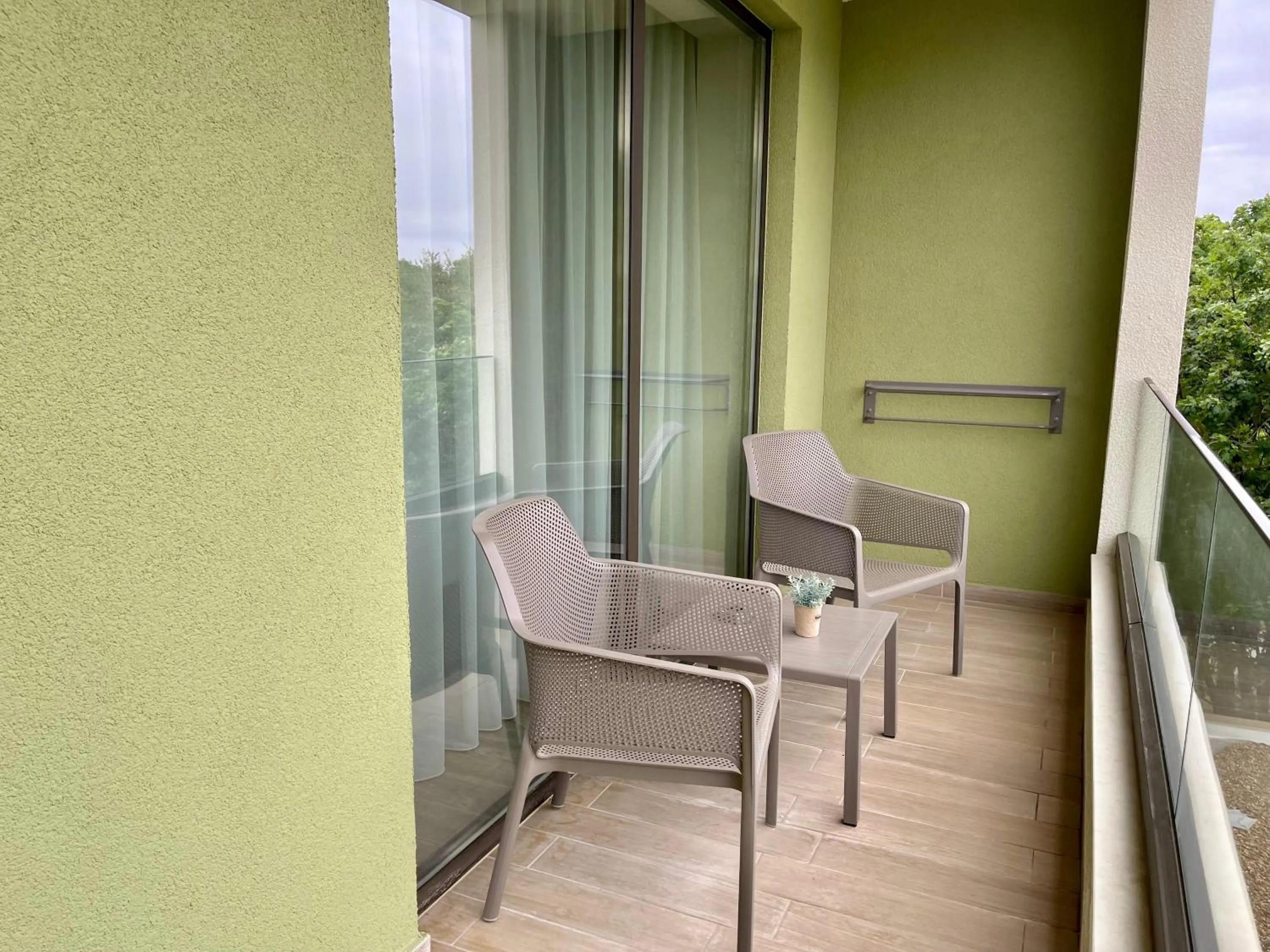 Romance Hotel and Family Suites