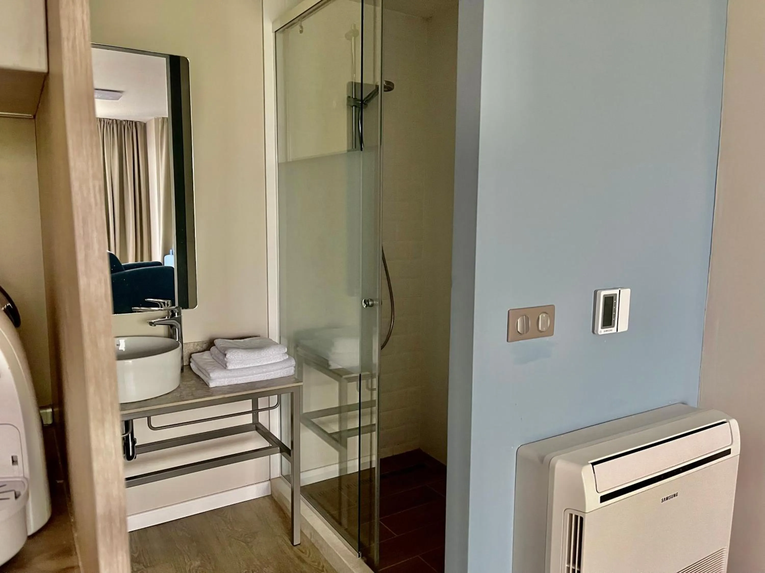 Romance Hotel and Family Suites