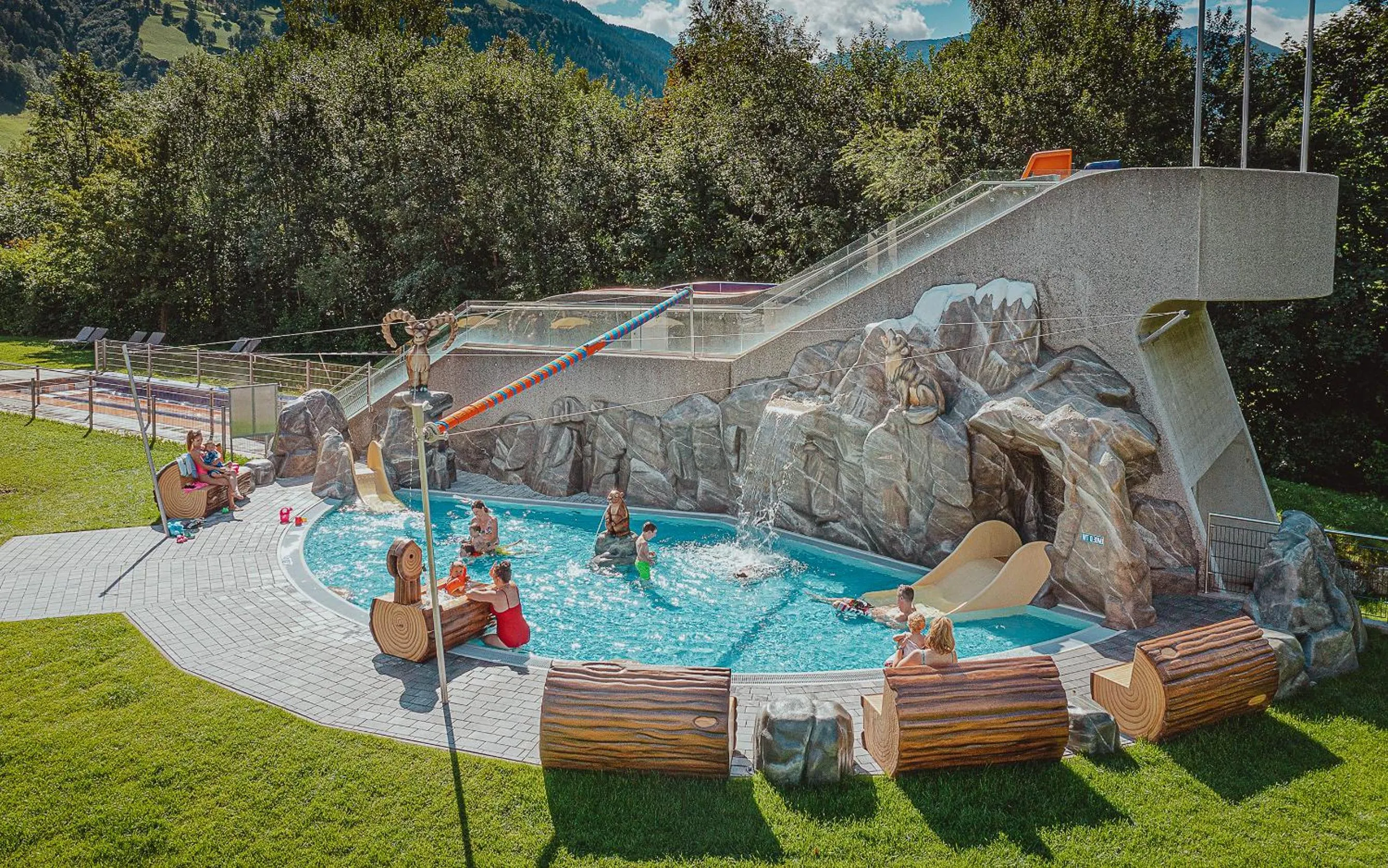 Day in Österreichischer Hof-im Bademantel direkt in die Alpentherme