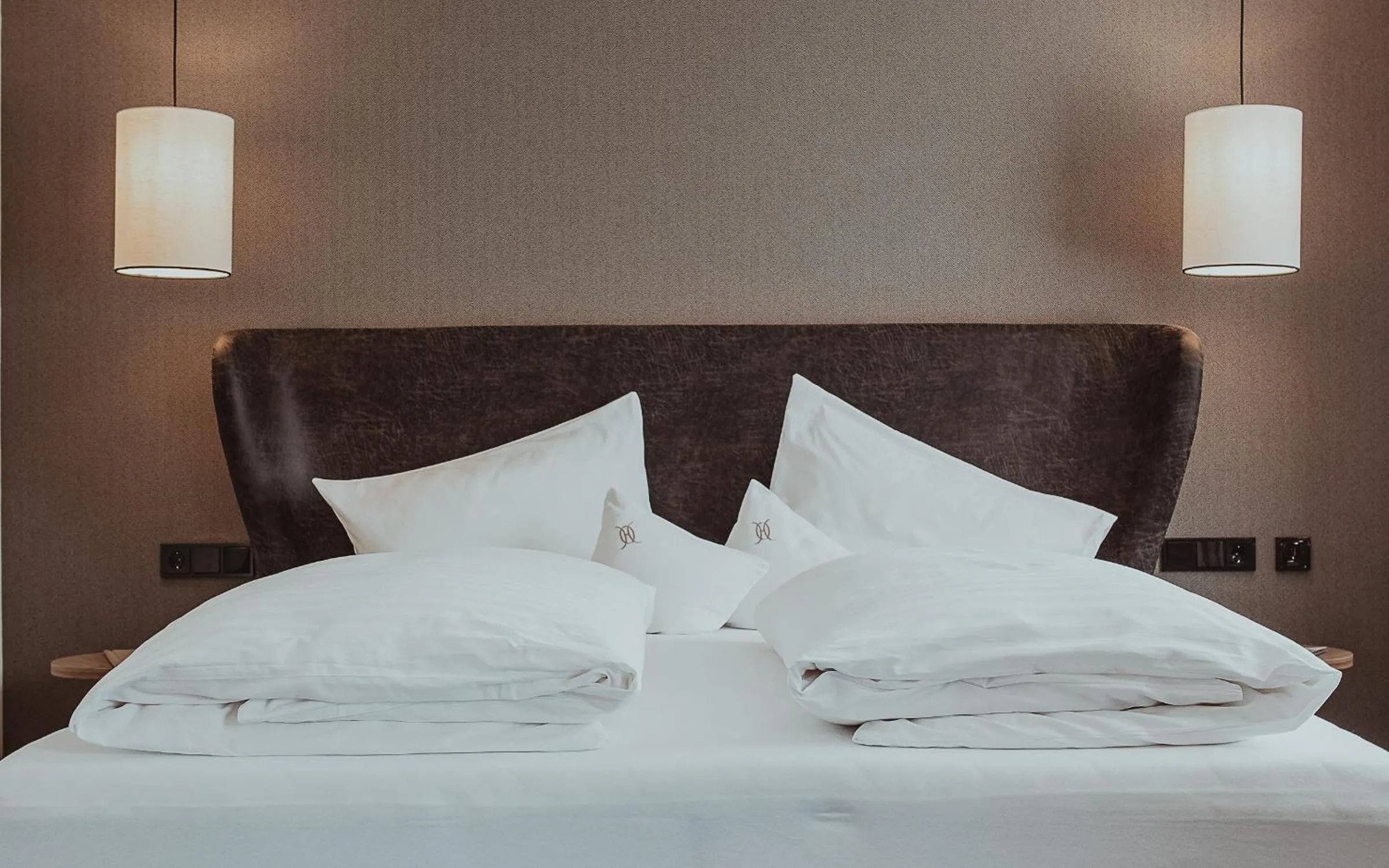 Bed in Österreichischer Hof-im Bademantel direkt in die Alpentherme