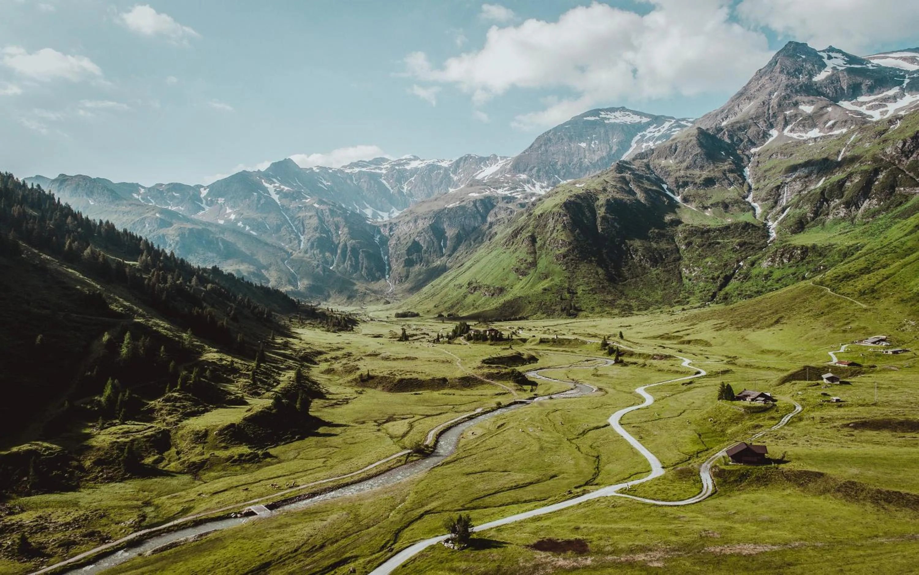 Nearby landmark in Österreichischer Hof-im Bademantel direkt in die Alpentherme