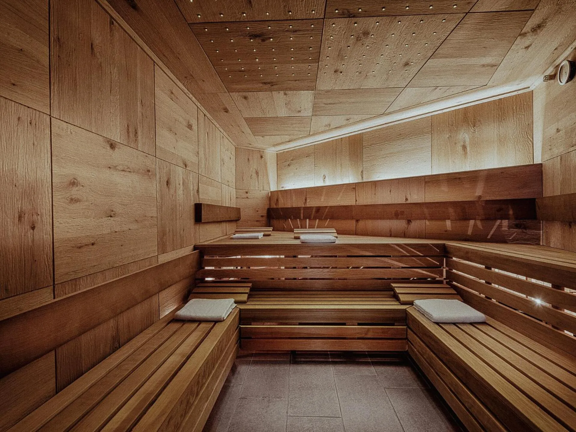 Sauna in Österreichischer Hof-im Bademantel direkt in die Alpentherme