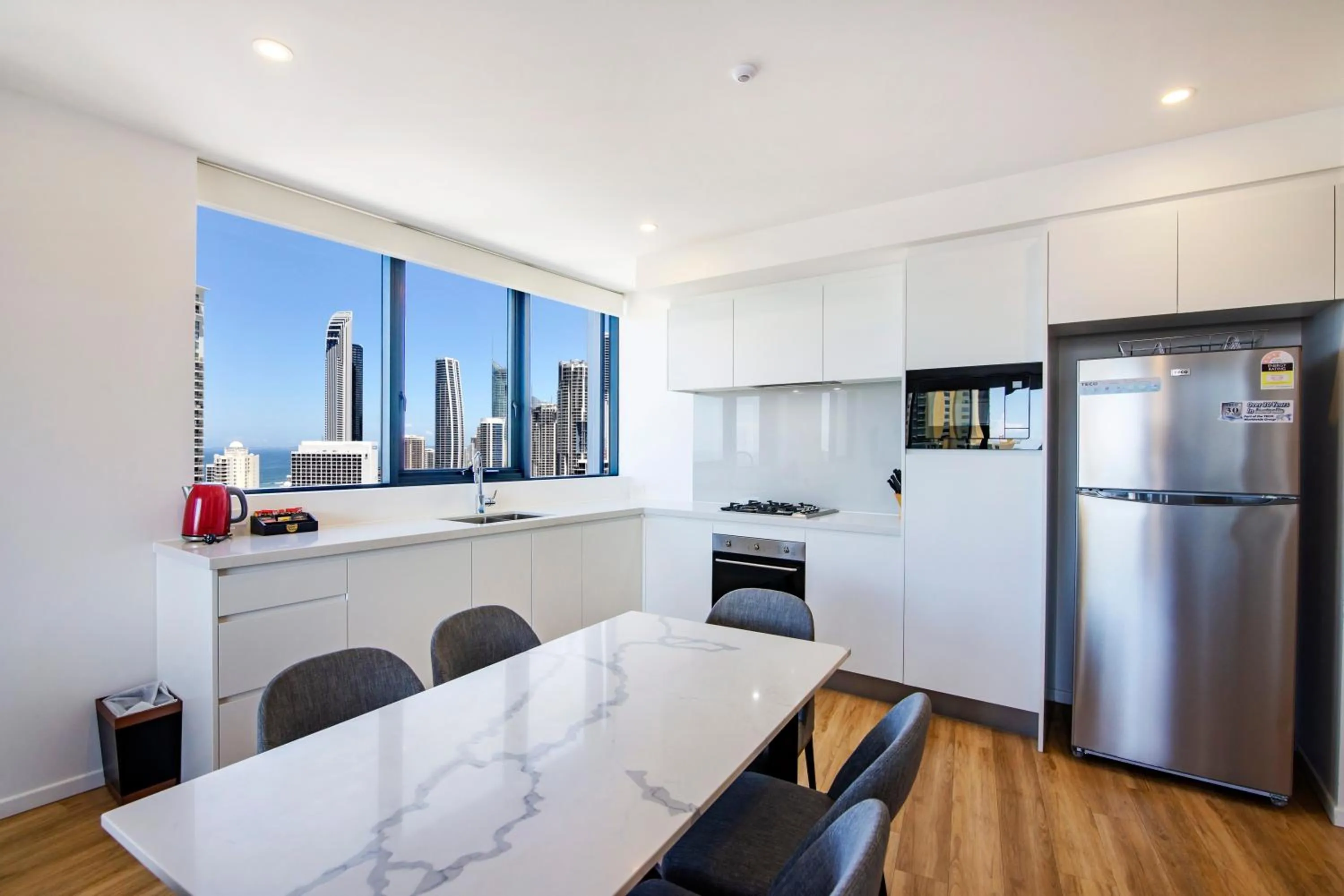 Dining area in Ruby Gold Coast by CLLIX