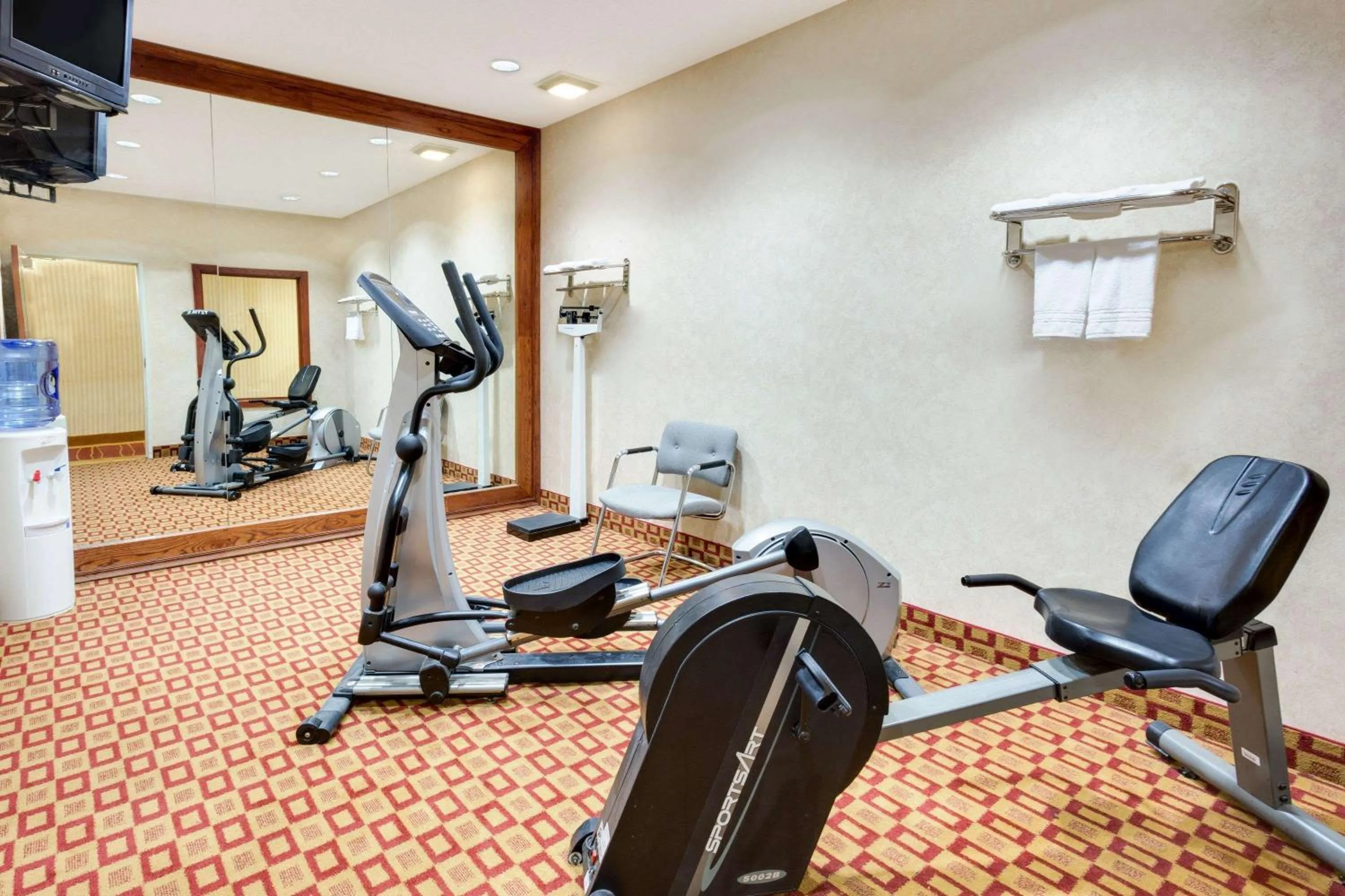 Fitness centre/facilities in Super 8 by Wyndham Freeport