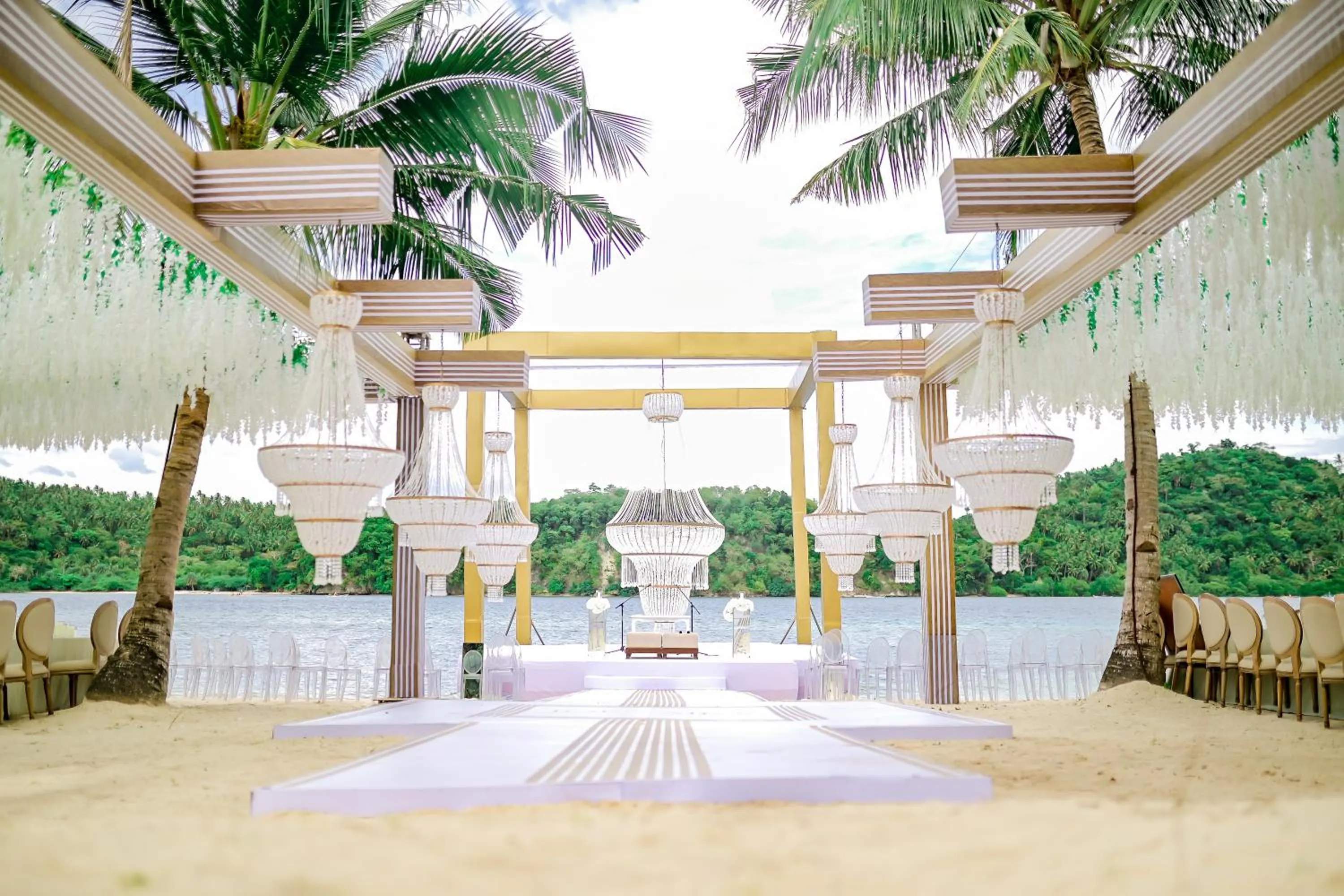 Beach in Fridays Puerto Galera