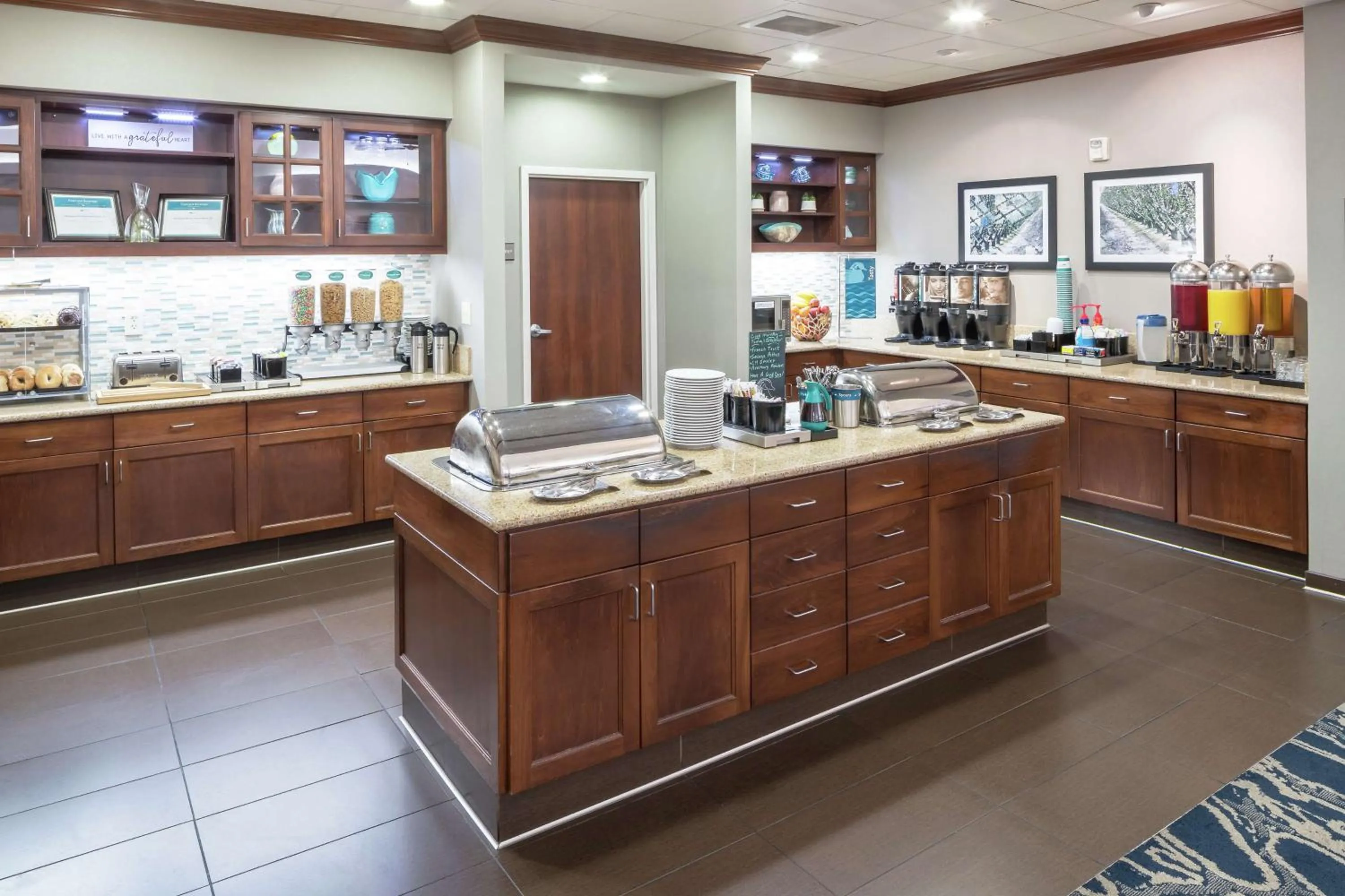 Breakfast in Homewood Suites by Hilton Fresno Airport/Clovis