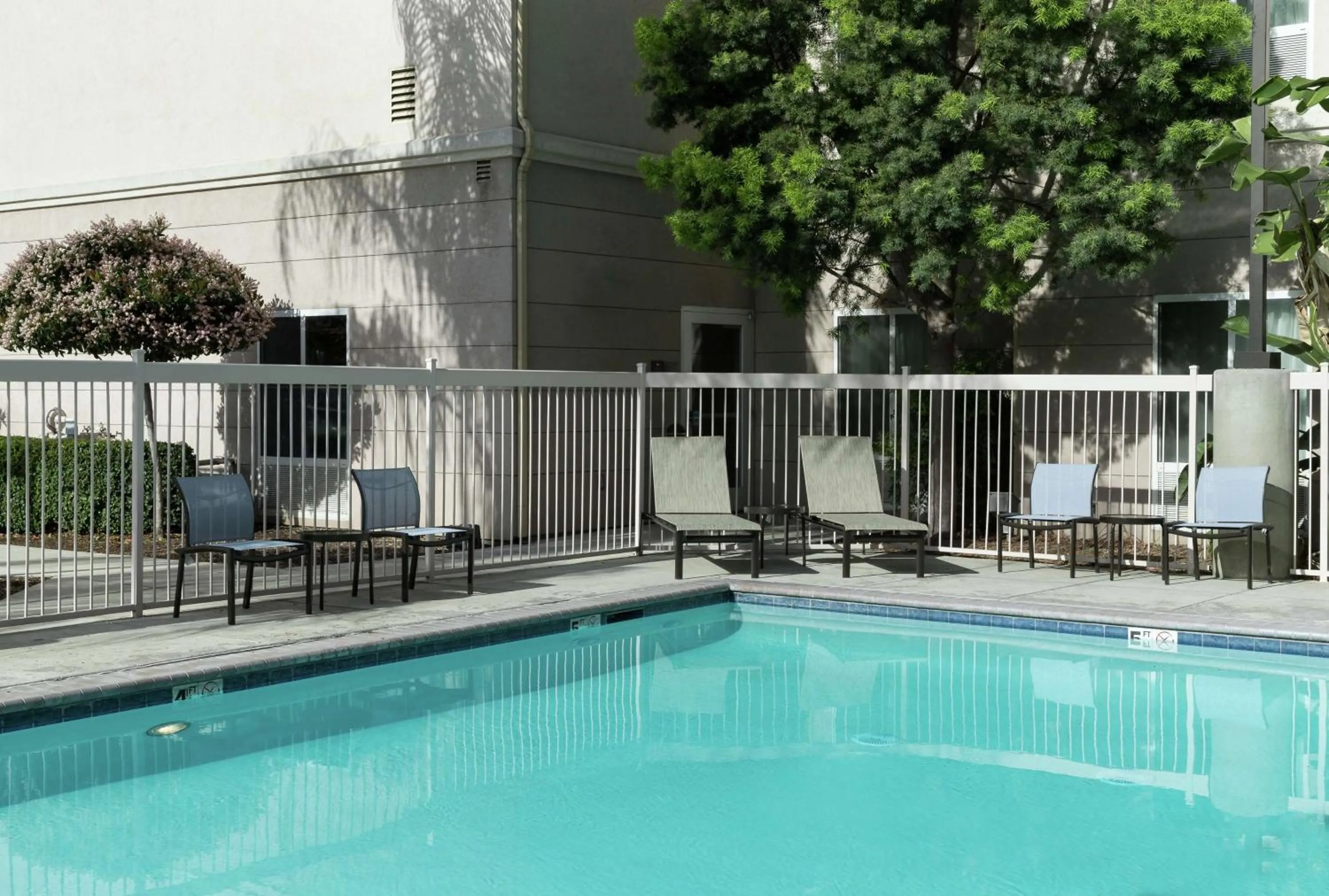 Pool view in Homewood Suites by Hilton Fresno Airport/Clovis
