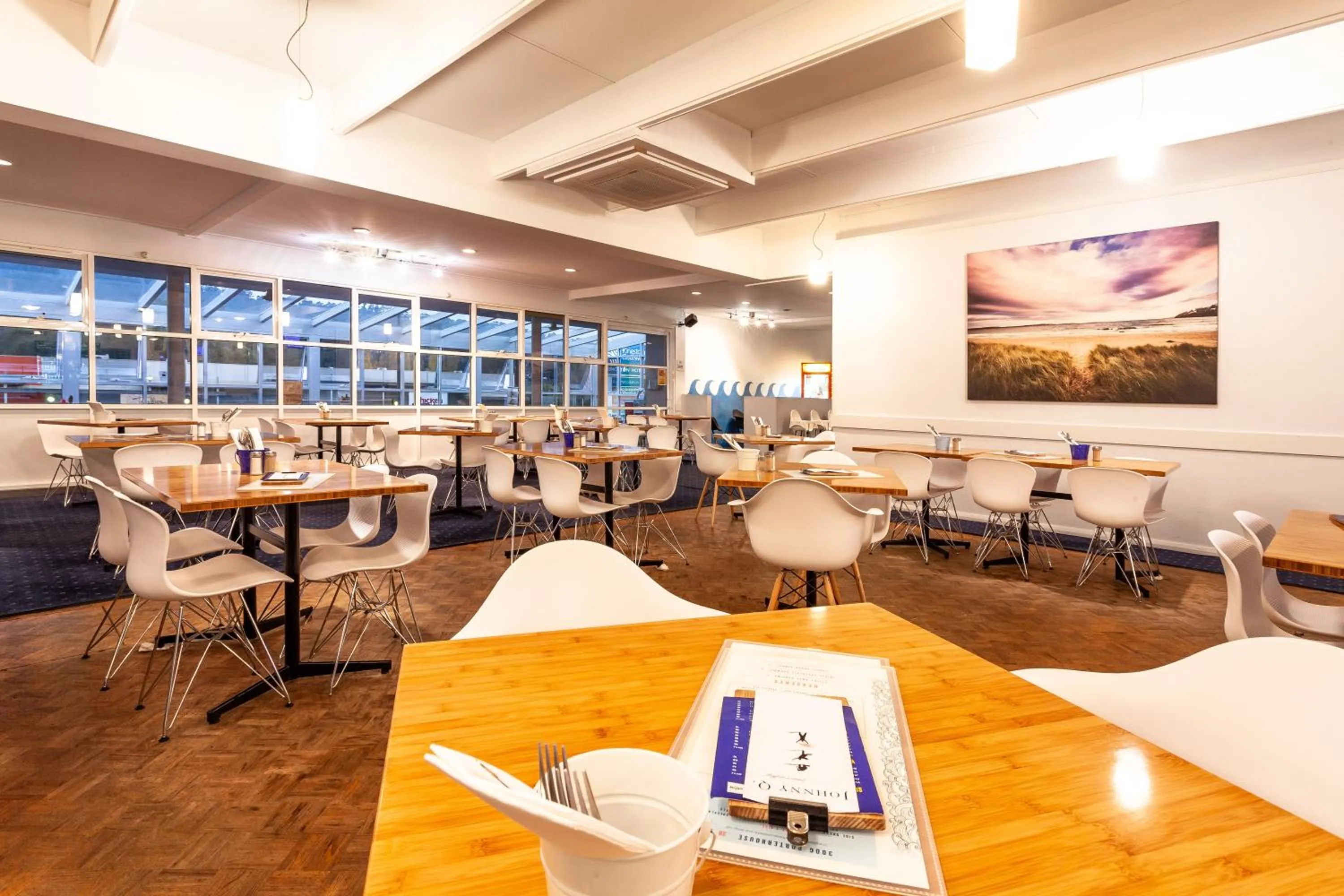 Restaurant/places to eat in Kingston Hotel