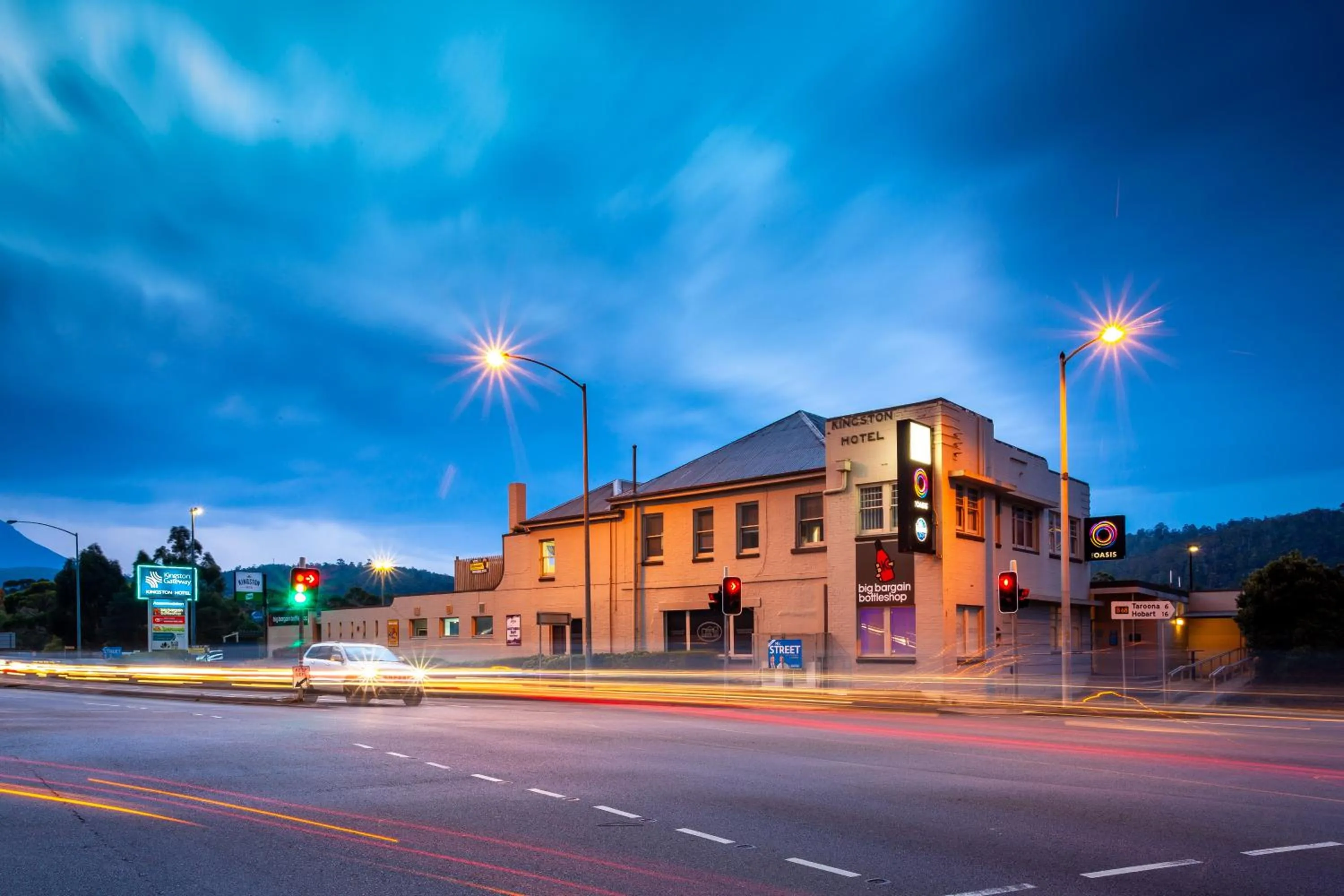 Facade/entrance in Kingston Hotel