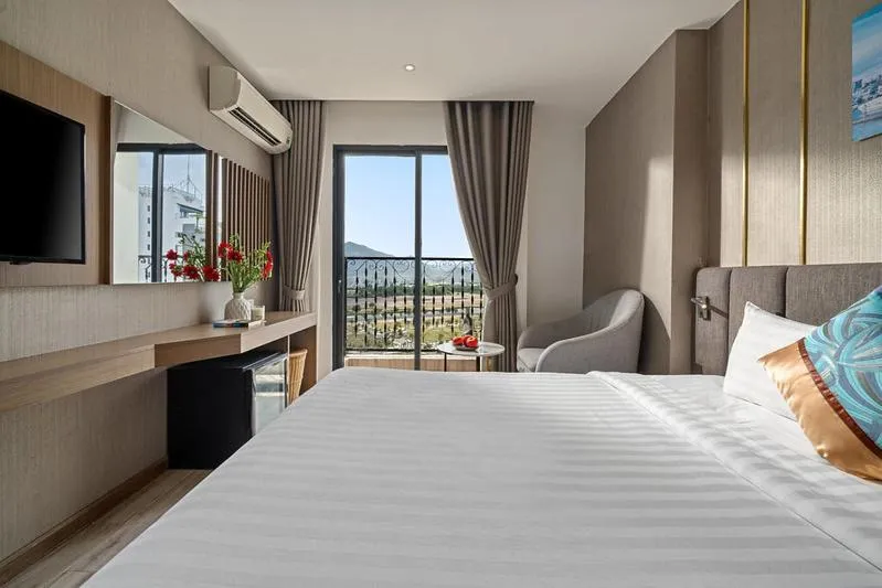 Quiet street view, Bed in Sochi Hotel