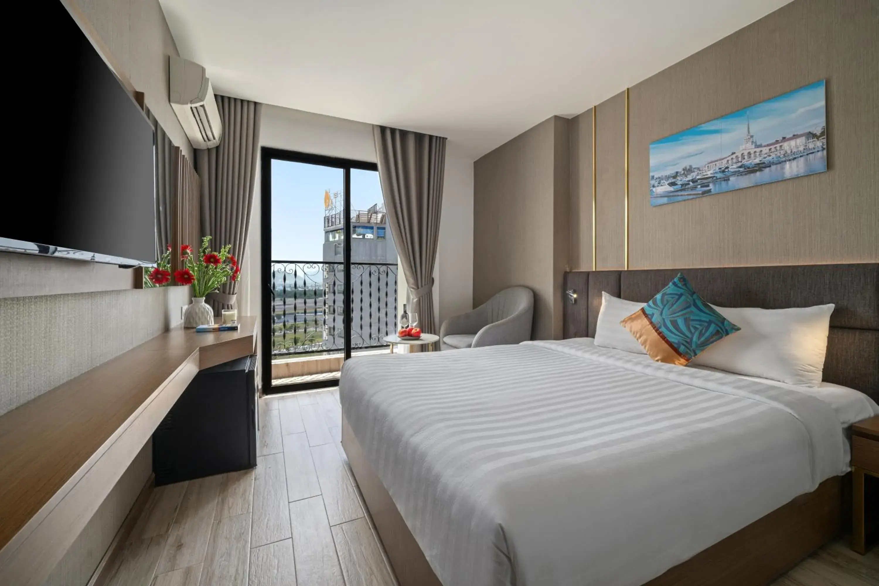 Superior Double or Twin Room with City View in Sochi Hotel Nha Trang Beach Superior Double or Twin Room with City View in Sochi Hotel Nha Trang Beach