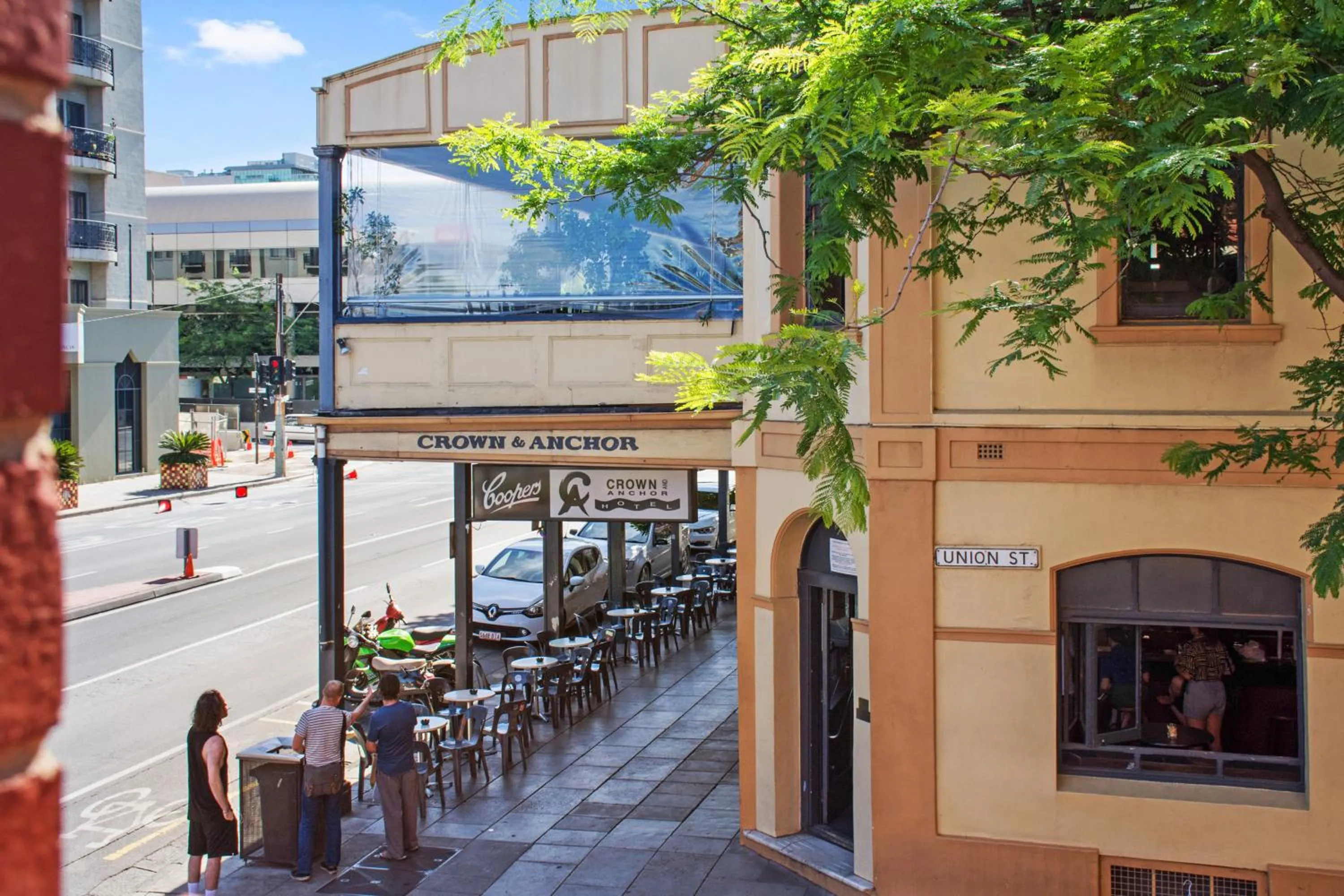 Evening entertainment in Swainson on Union