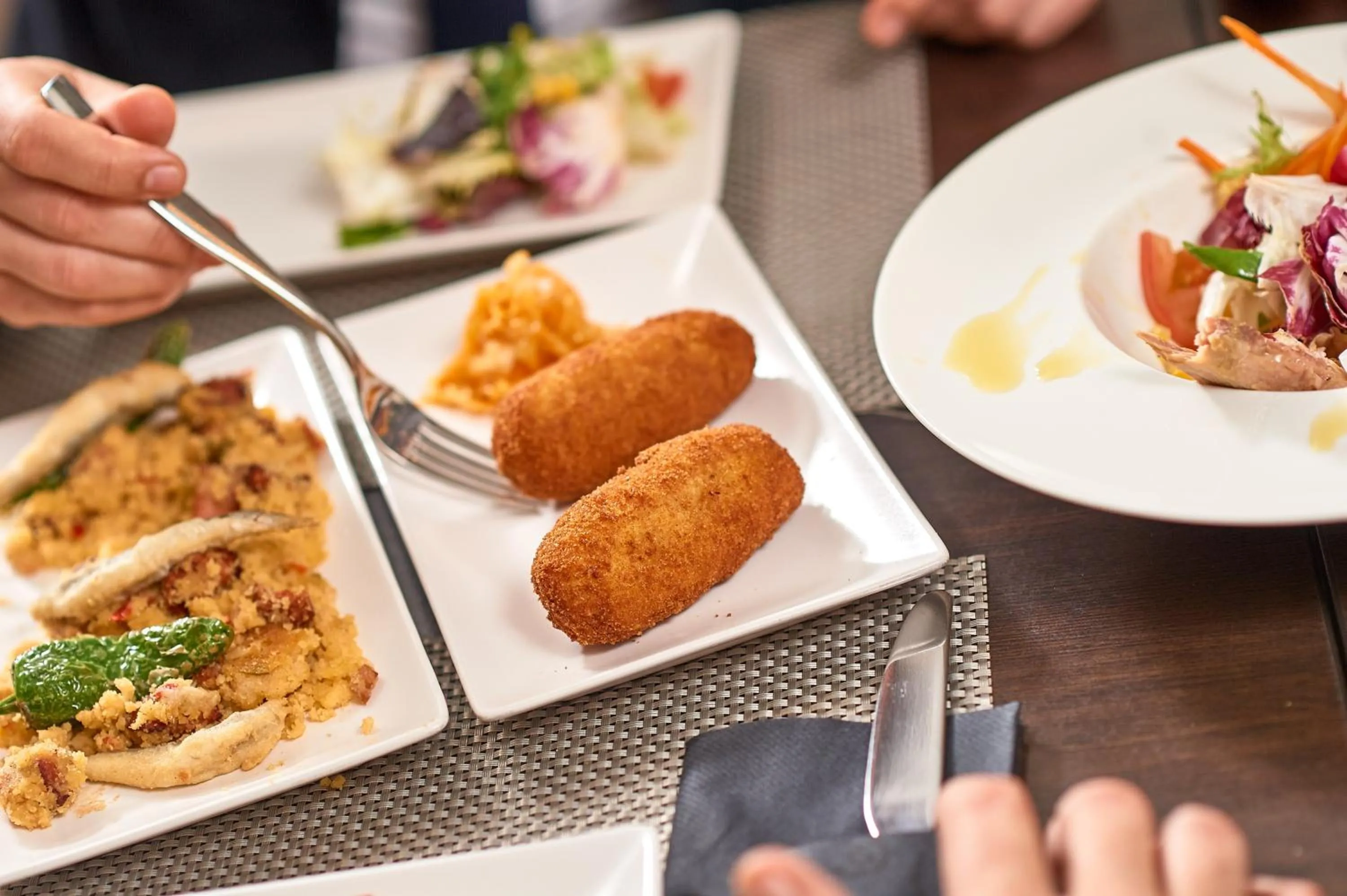 Restaurant/places to eat in Monjas del Carmen Hotel