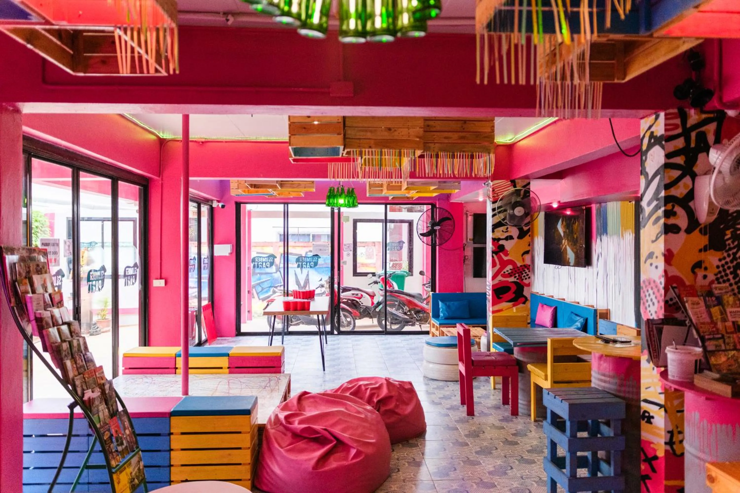 Communal lounge/ TV room in Slumber Party Chiang Mai