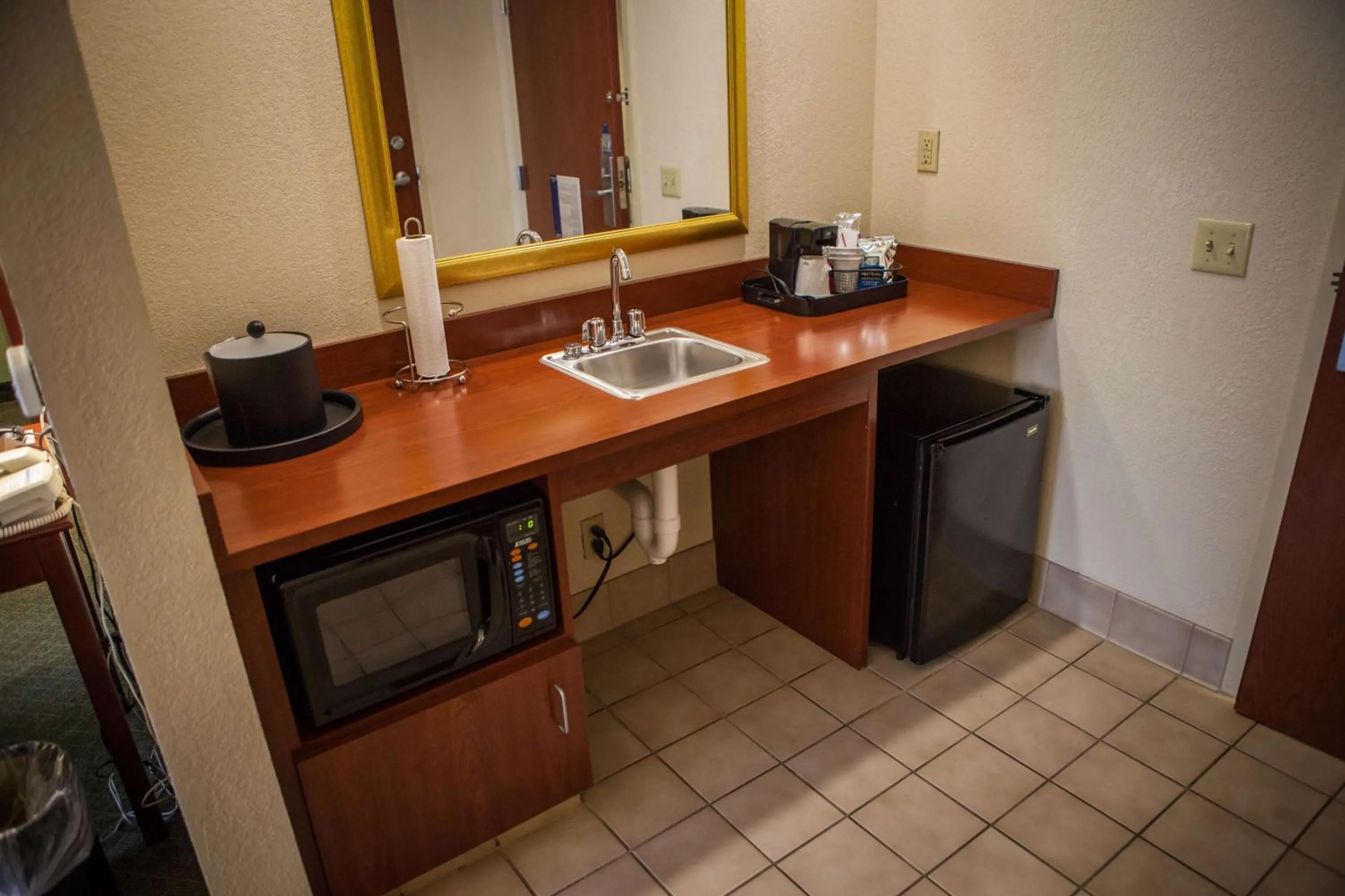 Kitchen or kitchenette in Hampton Inn & Suites, Springfield SW
