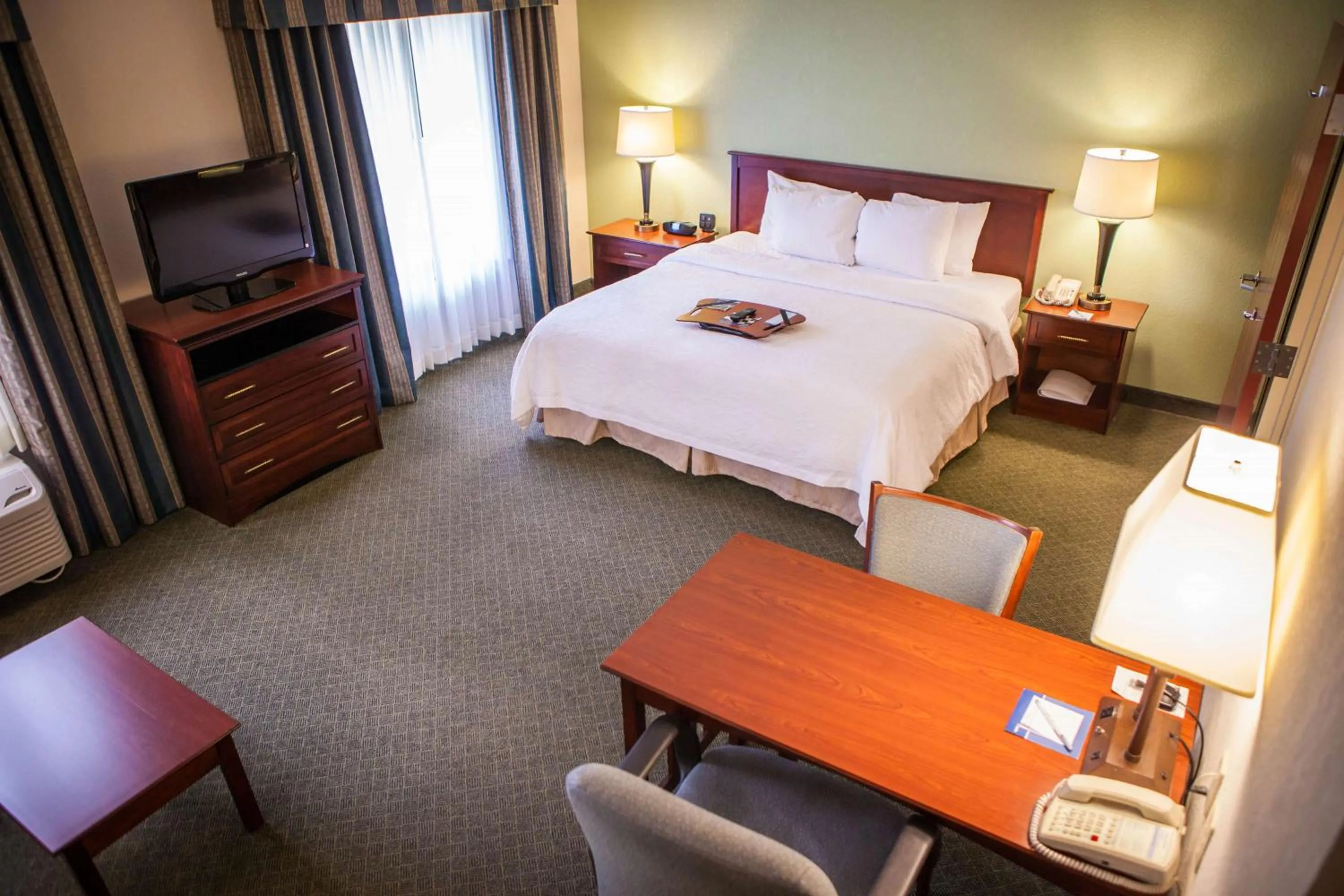 Bed in Hampton Inn & Suites, Springfield SW