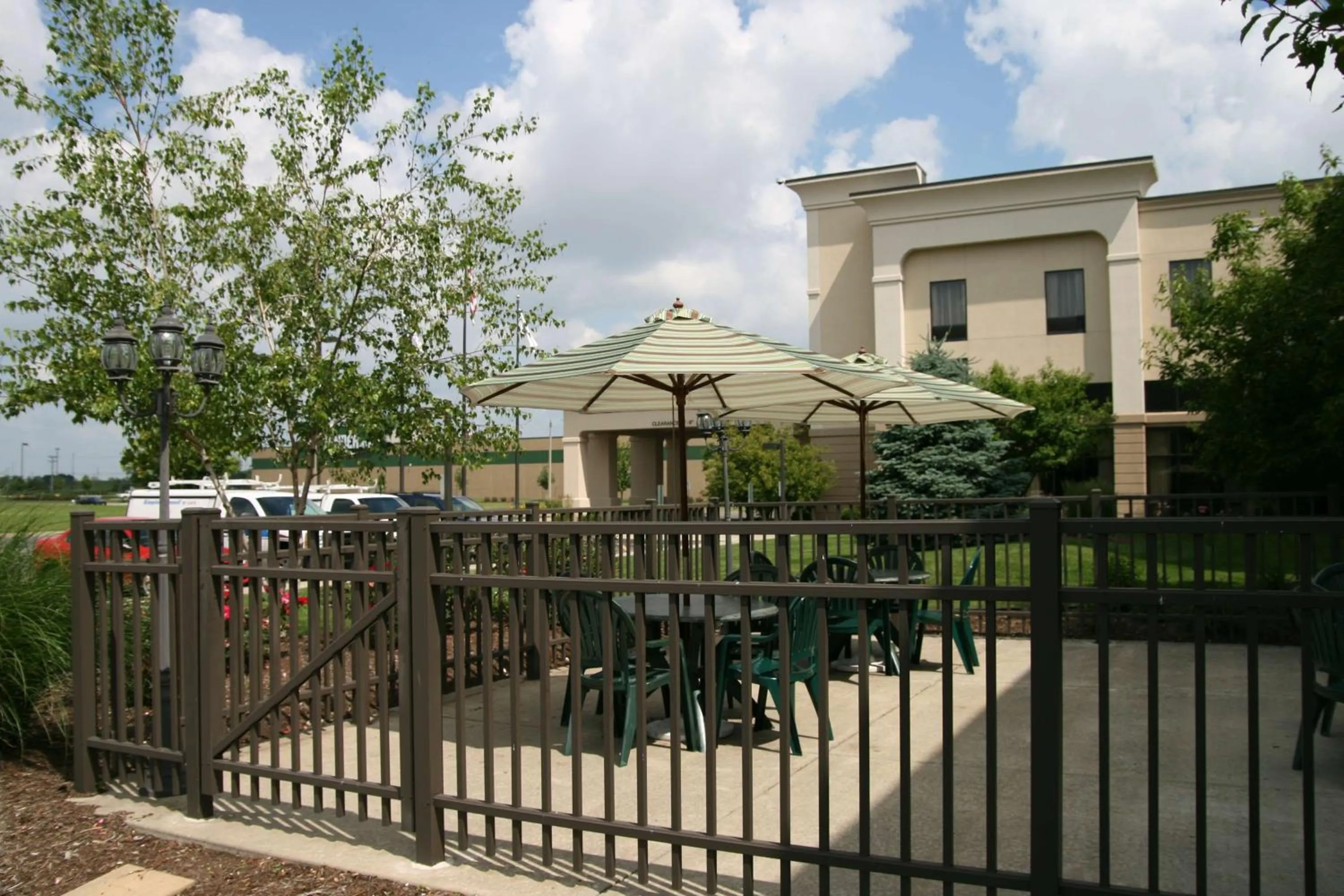 Property building in Hampton Inn & Suites, Springfield SW