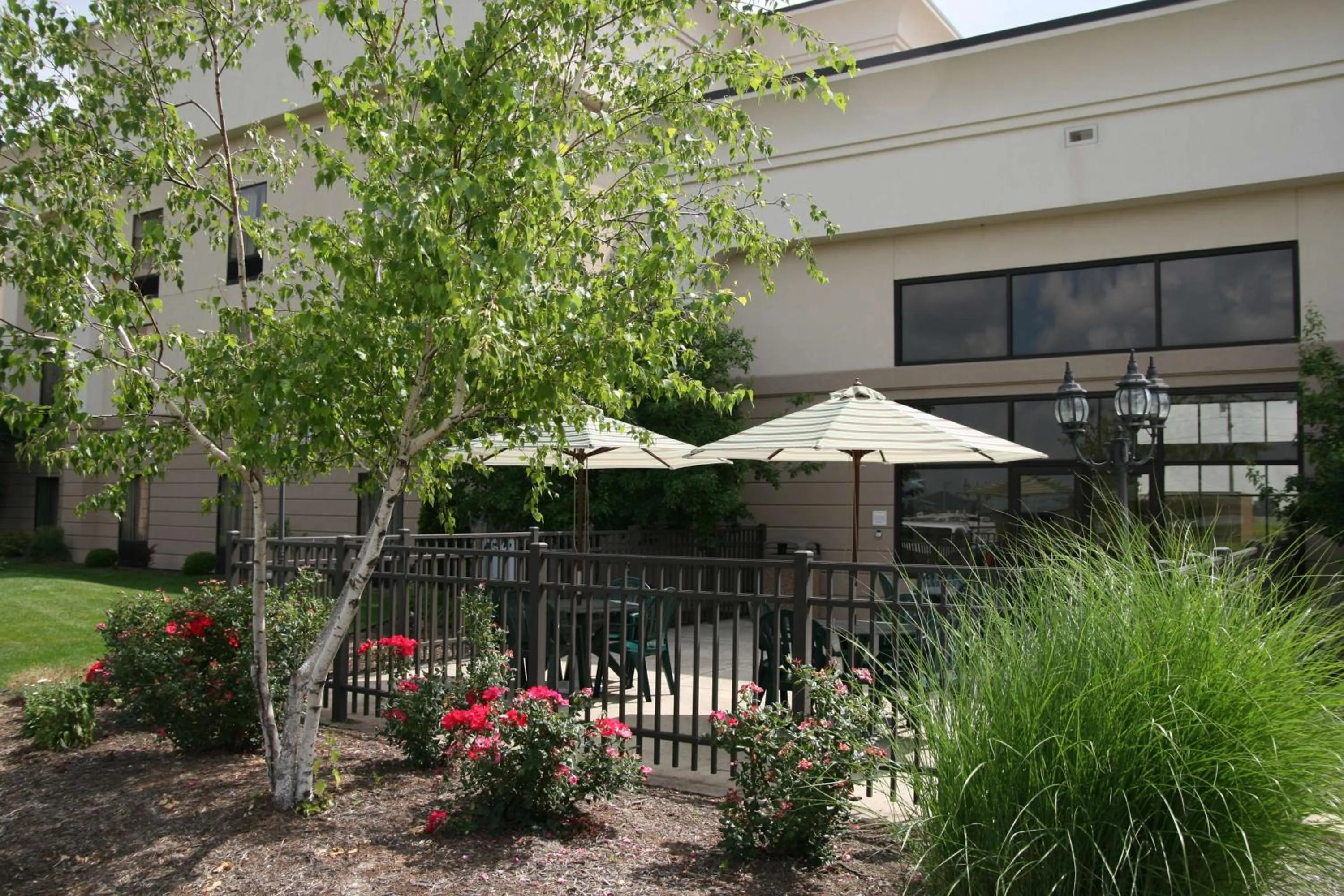 Property building in Hampton Inn & Suites, Springfield SW