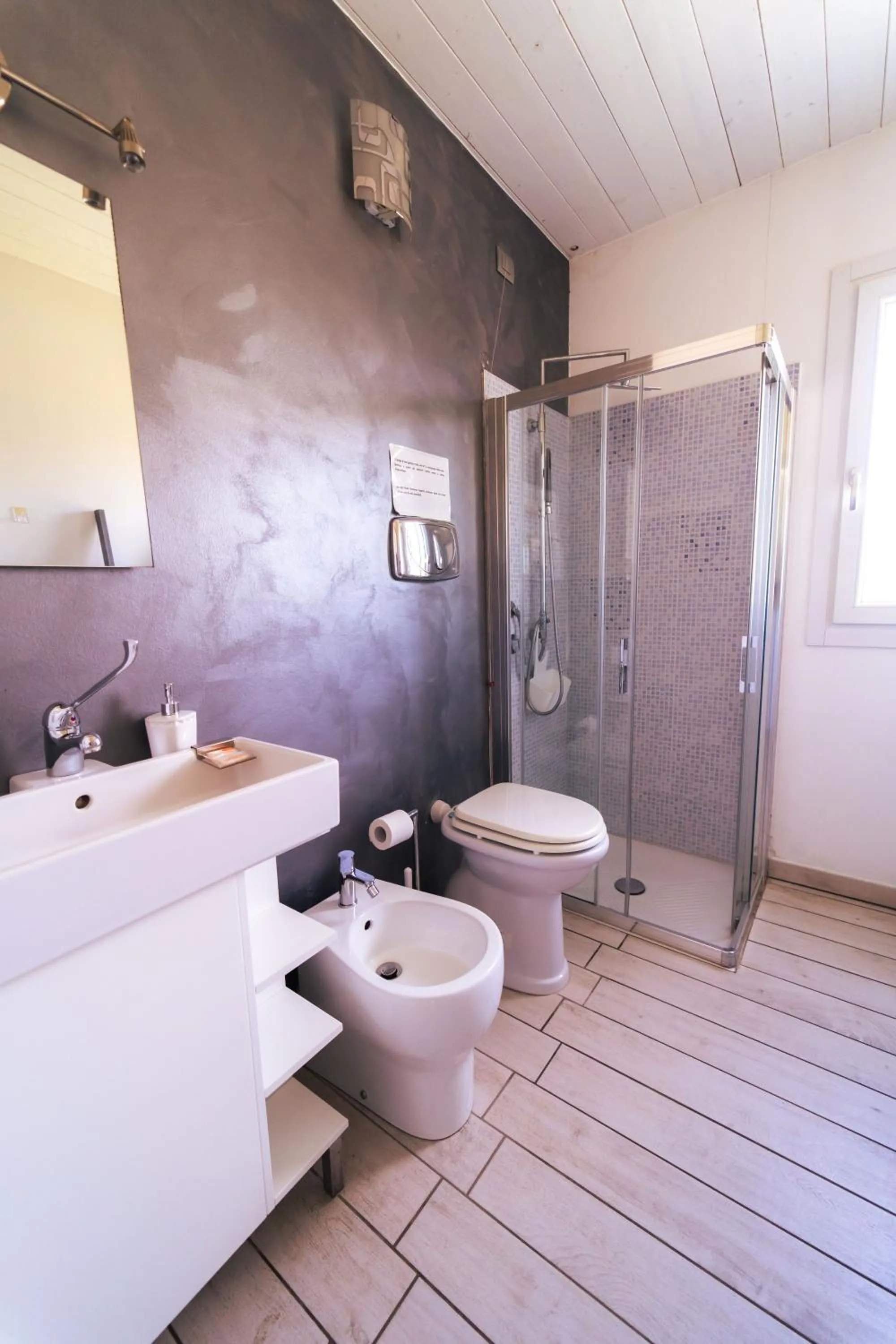 Shower in Il Giardino Di Rebecca