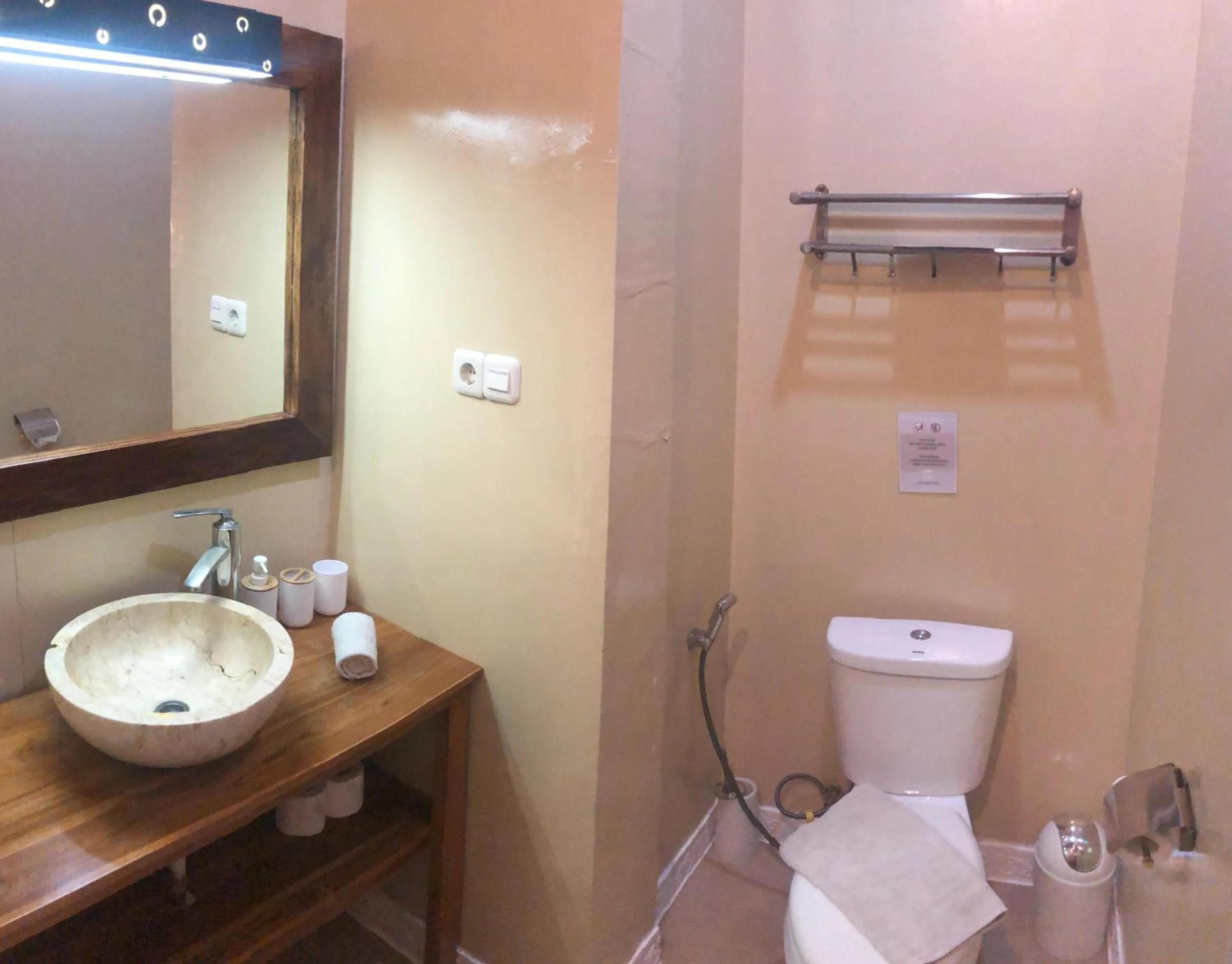 Toilet in Wae Molas Hotel