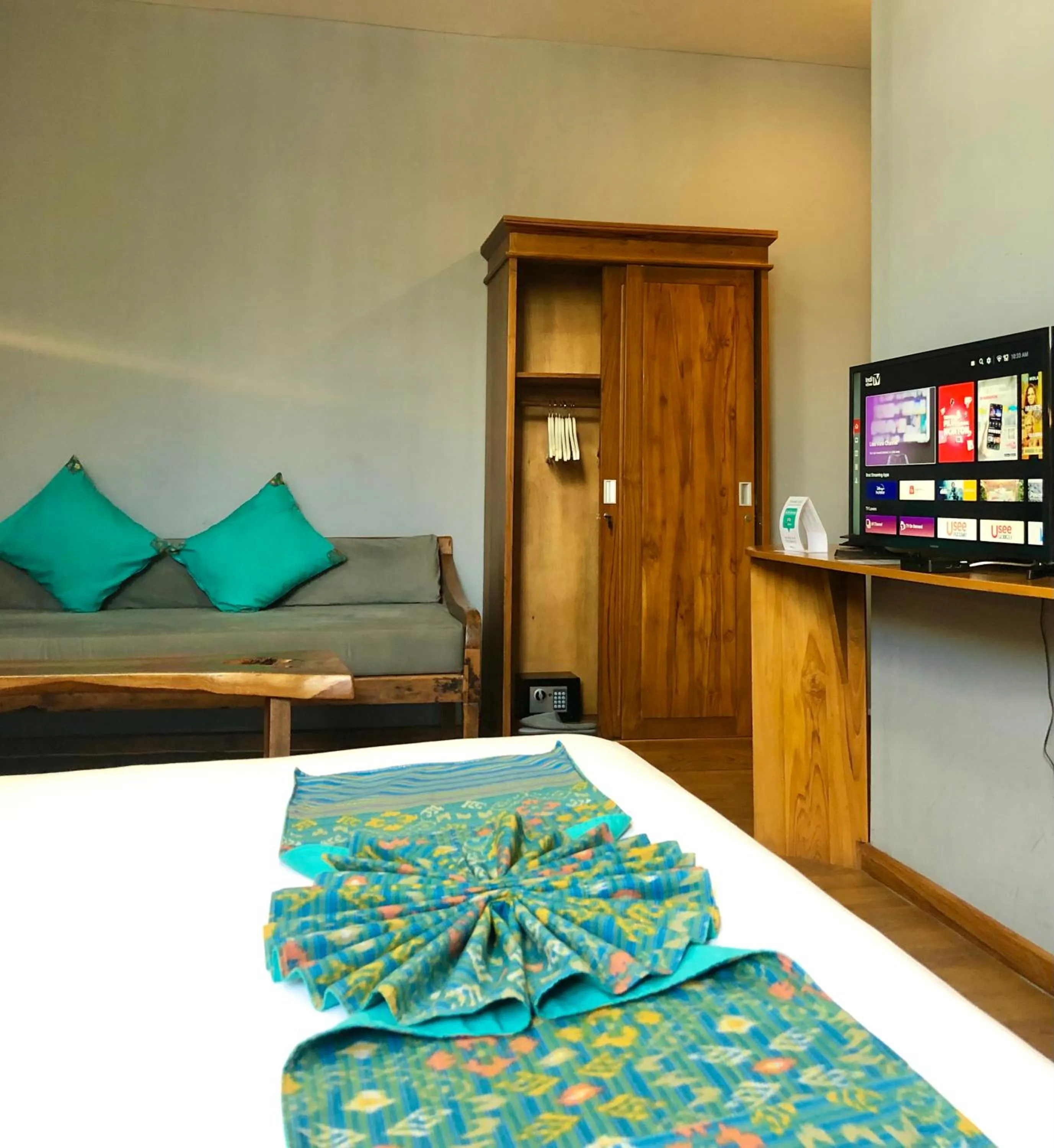 TV and multimedia, Bed in Wae Molas Hotel