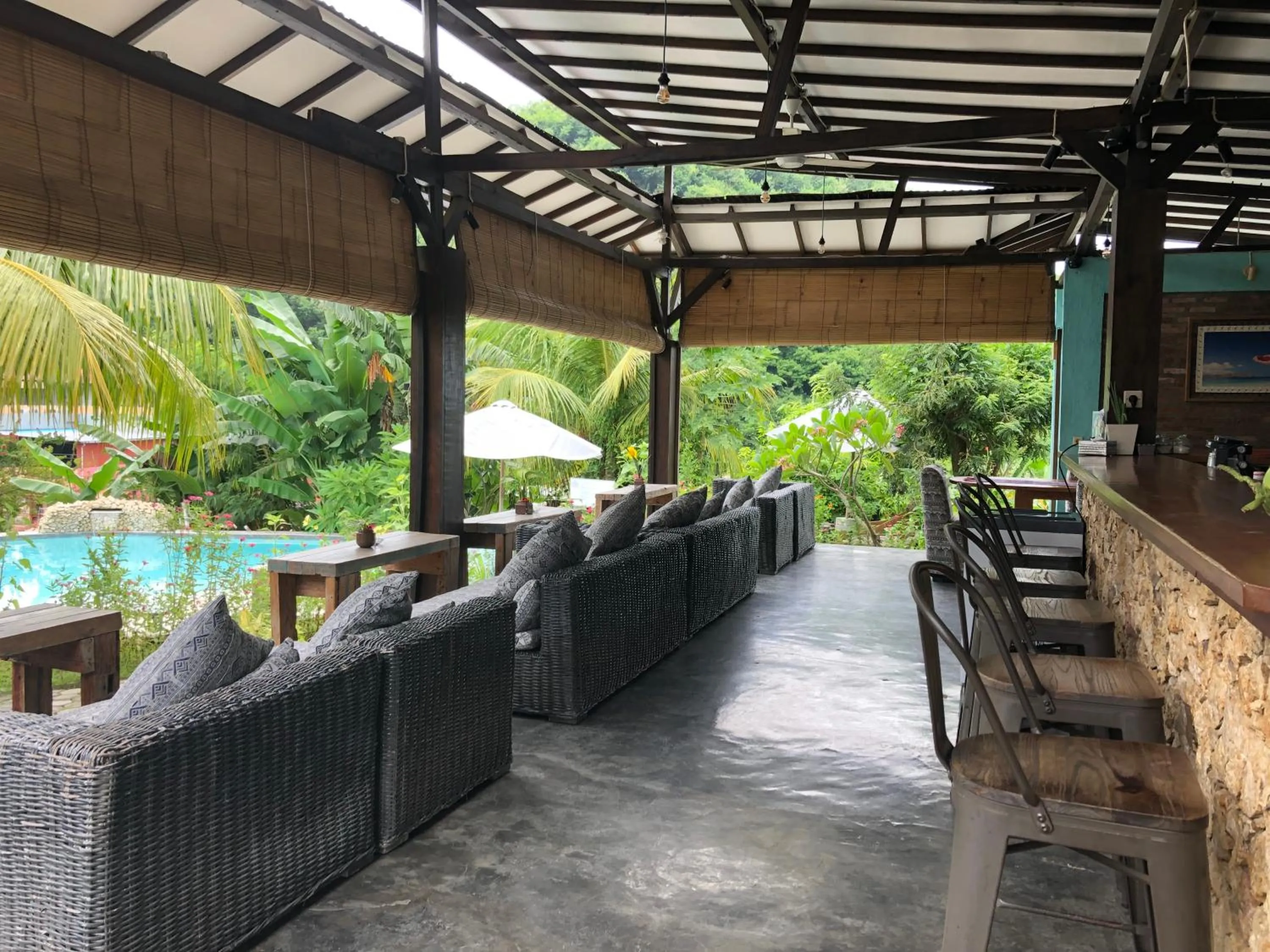 Restaurant/places to eat in Wae Molas Hotel