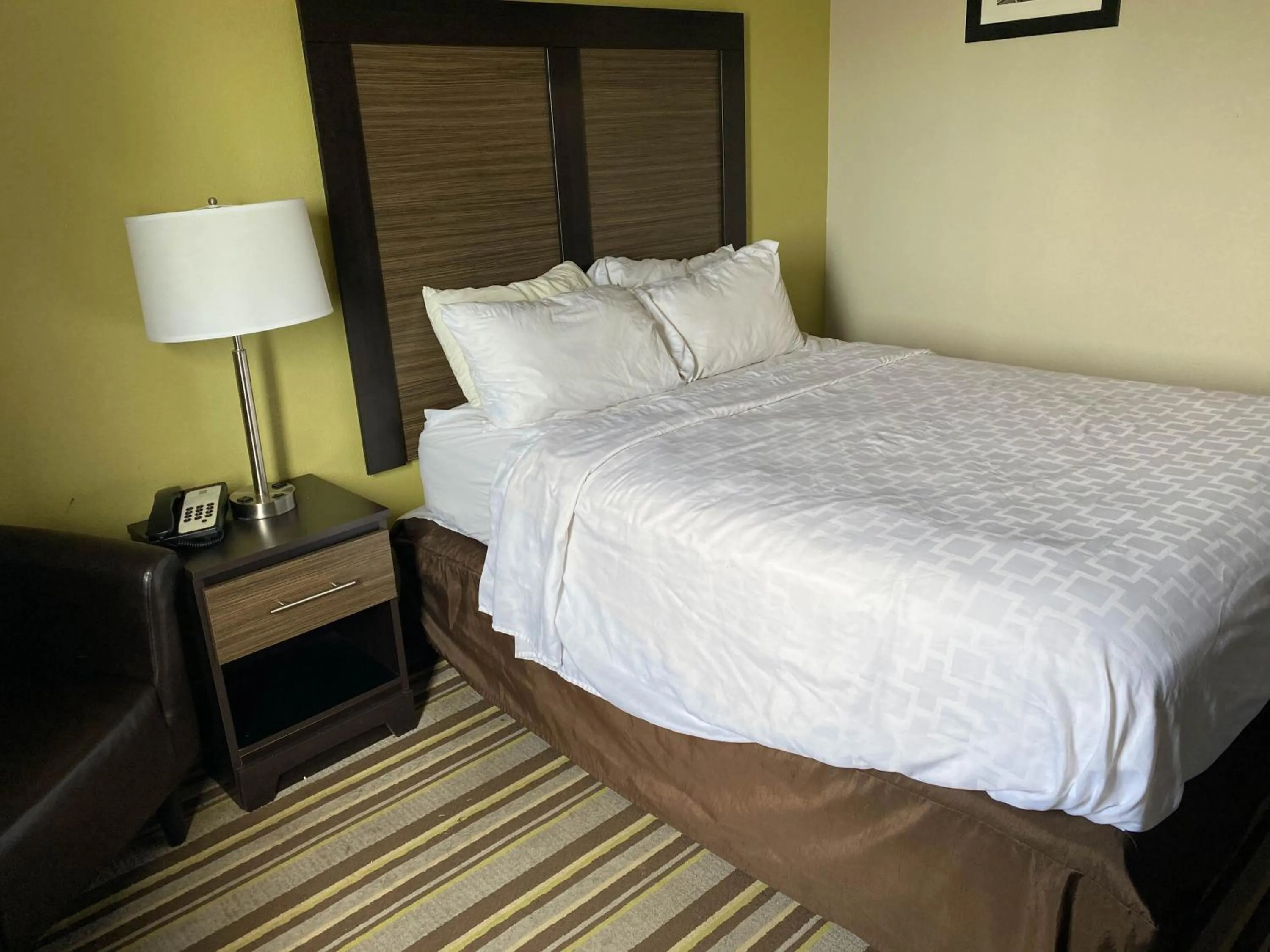 Bedroom, Bed in Motel 6 Lancaster