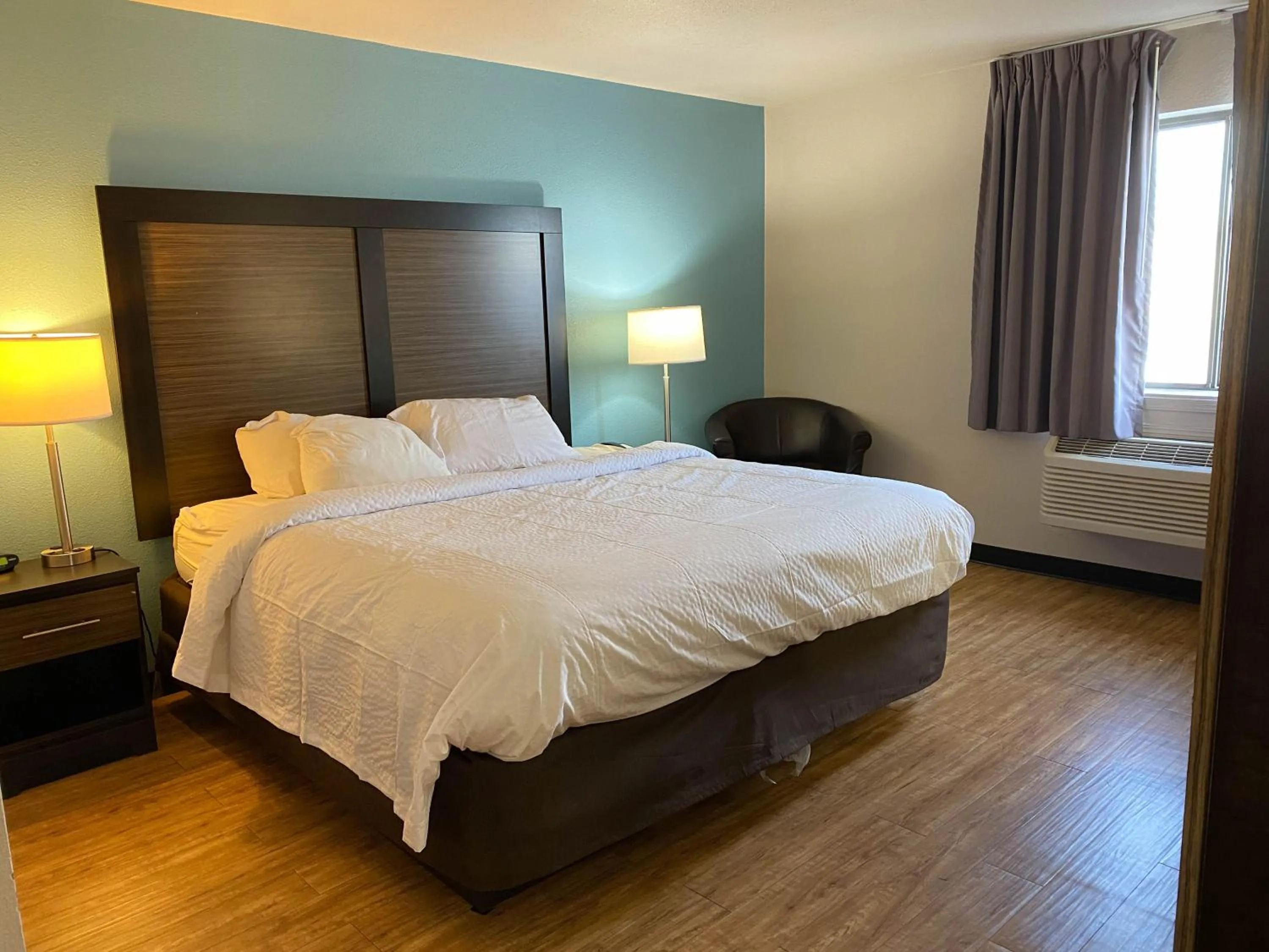 Bedroom, Bed in Motel 6 Lancaster