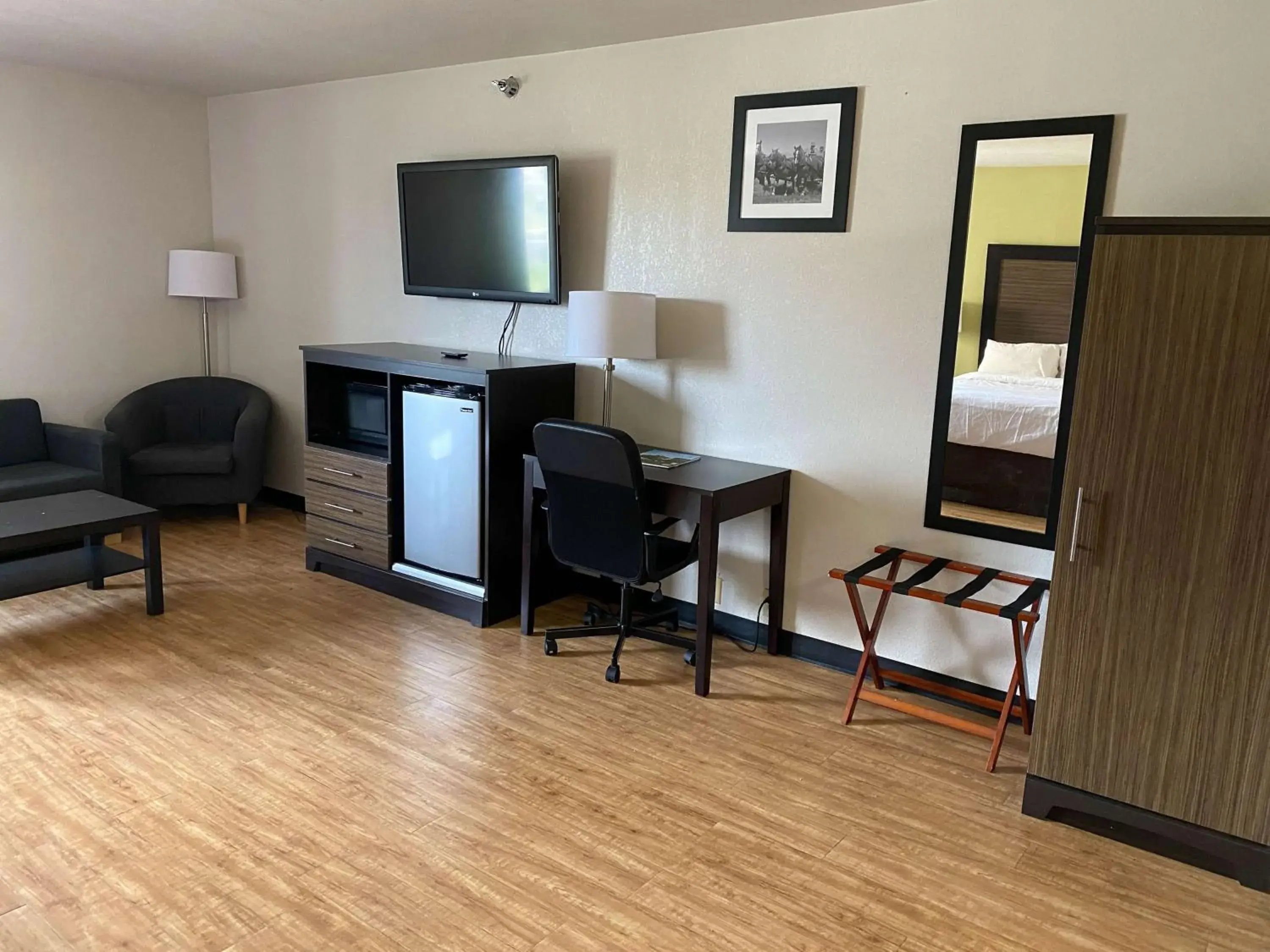 King Room - Disability Access - Non-Smoking in Motel 6 Lancaster King Room - Disability Access - Non-Smoking in Motel 6 Lancaster