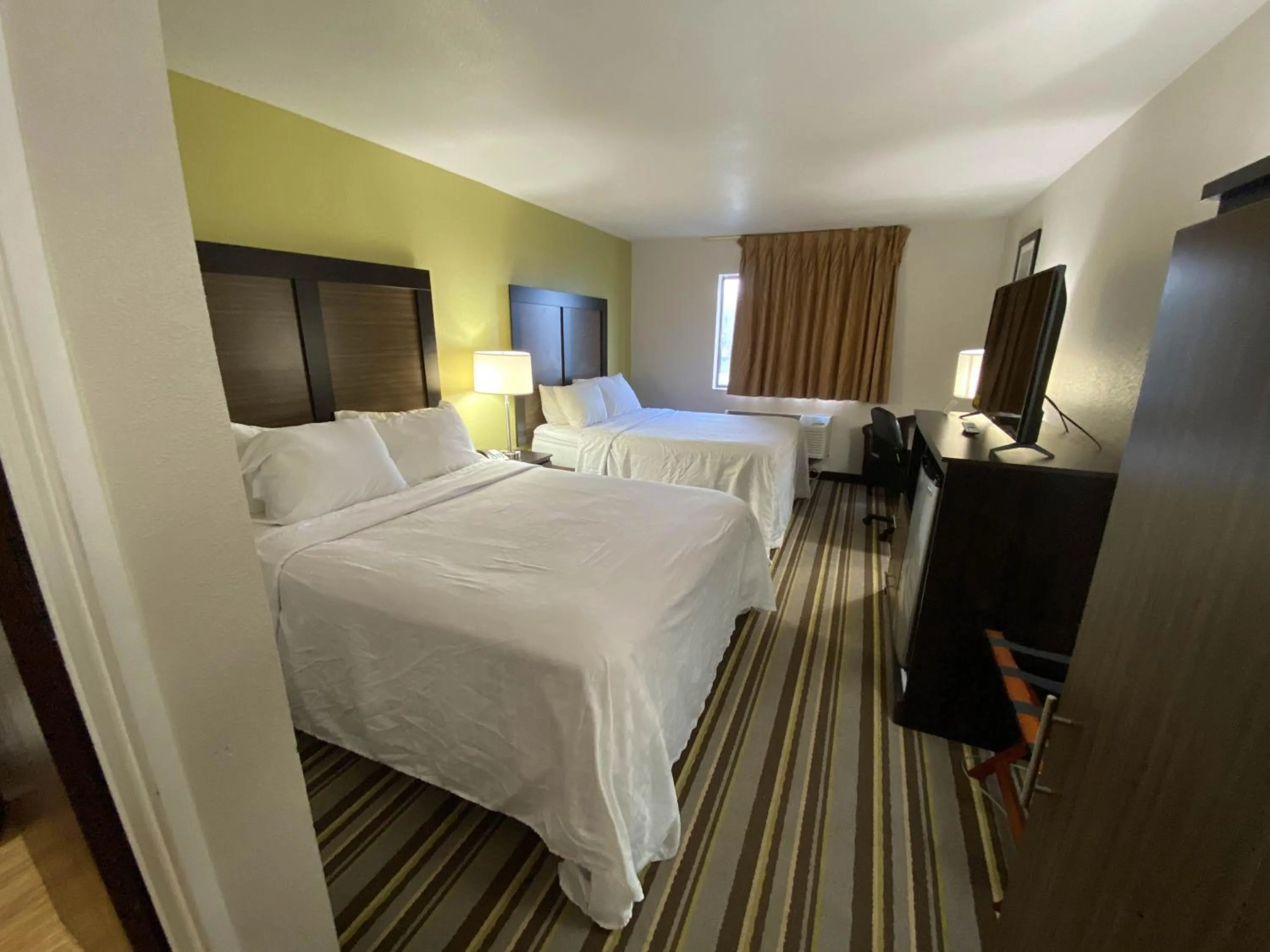 Bedroom, Bed in Motel 6 Lancaster