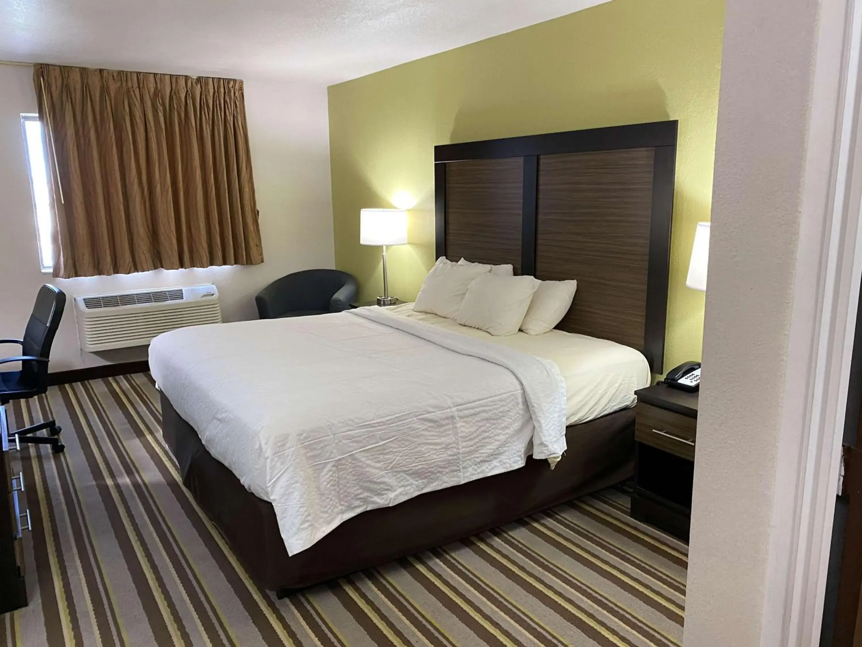 King Room - Non-Smoking in Motel 6 Lancaster King Room - Non-Smoking in Motel 6 Lancaster