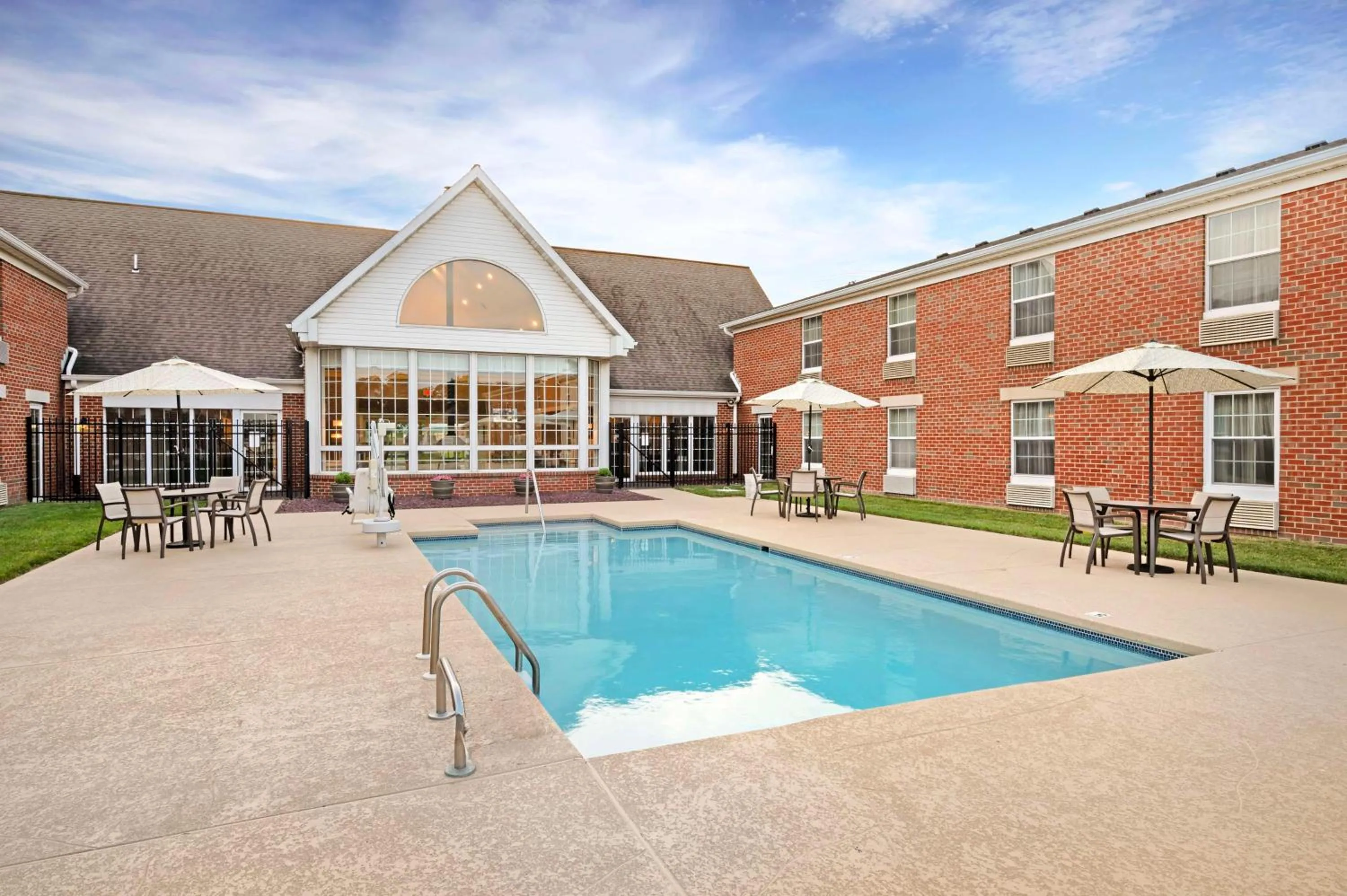 Pool view in Best Western Westminster Hotel