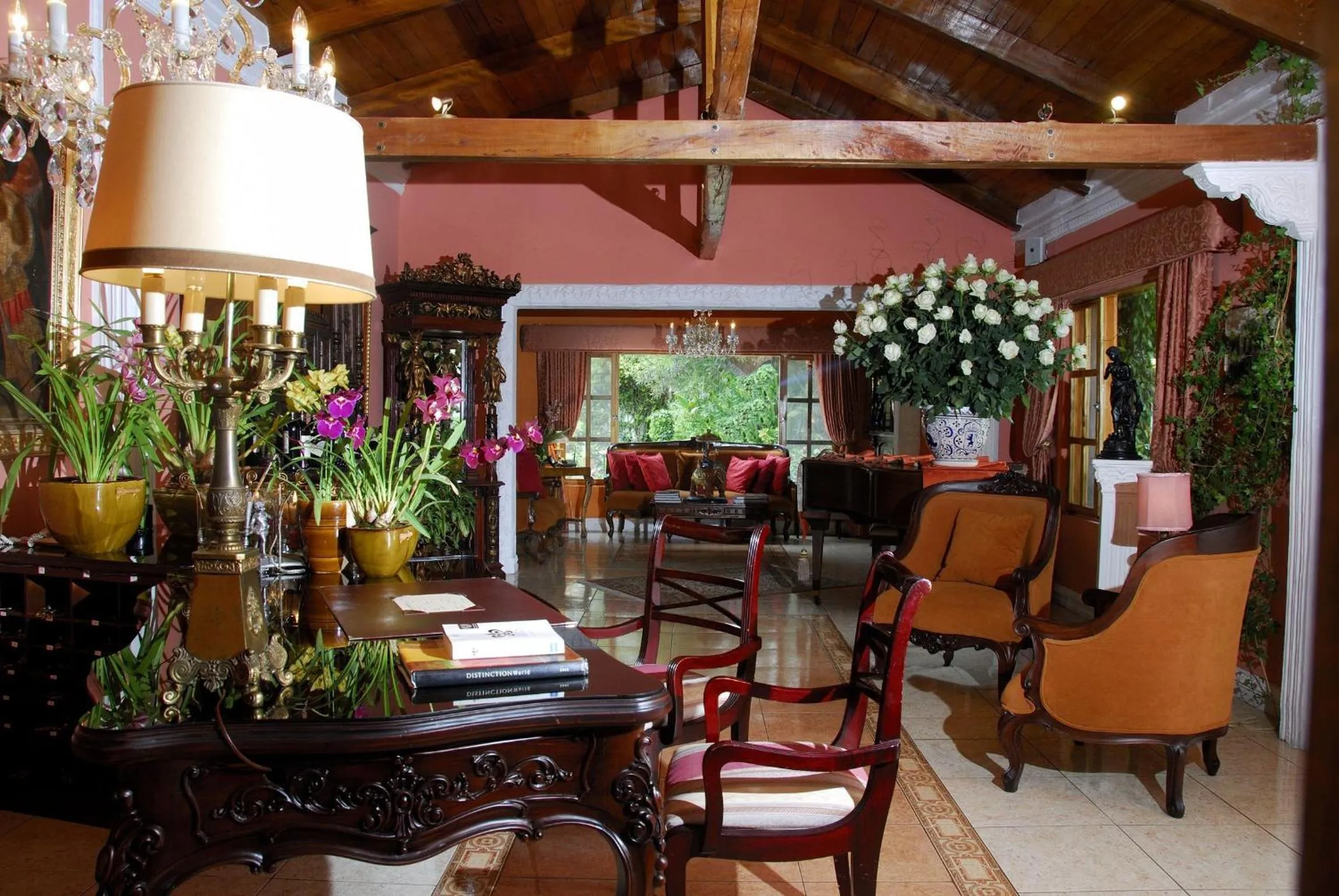 Communal lounge/ TV room in La Mirage Garden Hotel & Spa