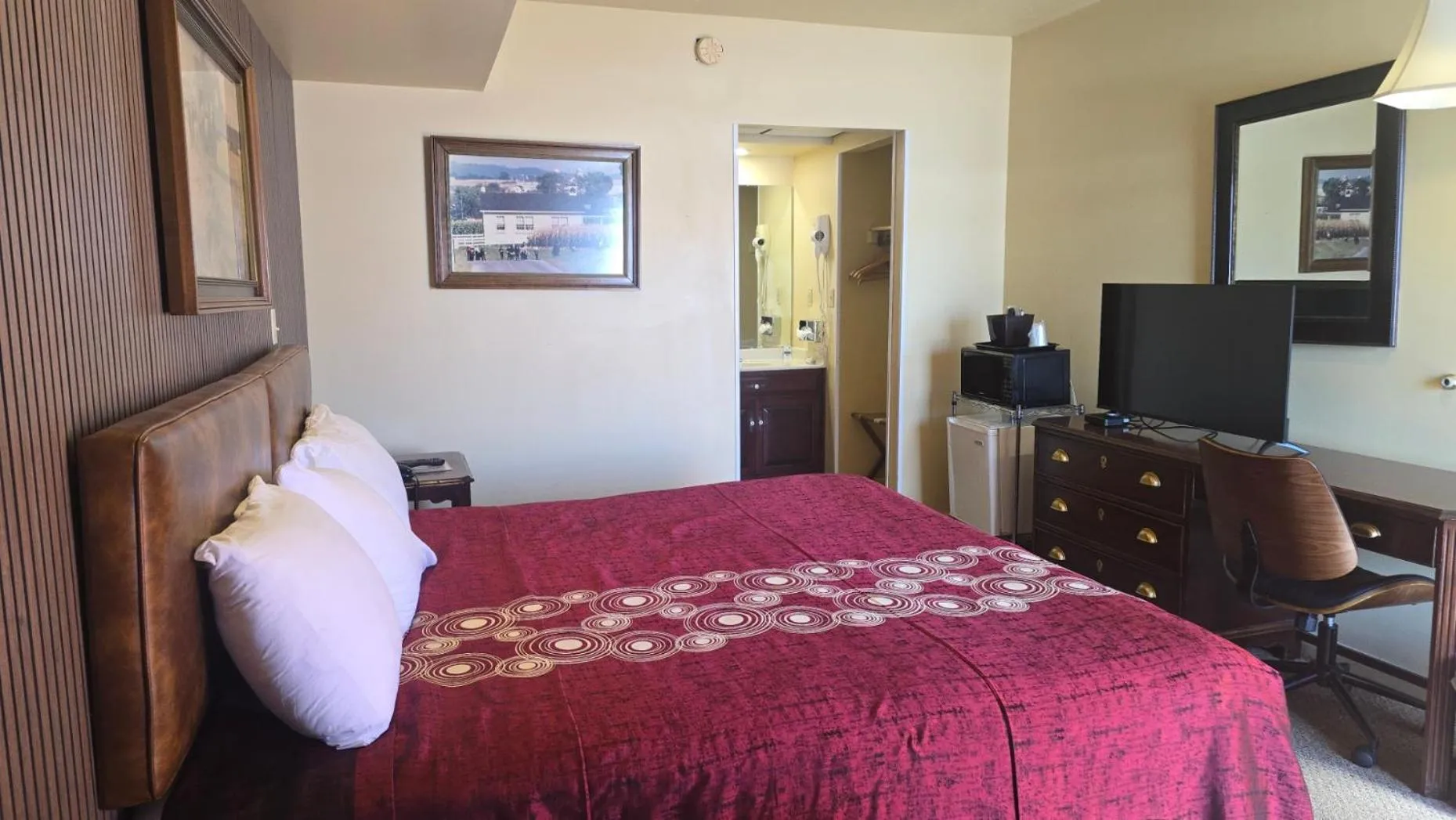 Bed in Classic Inn Lancaster