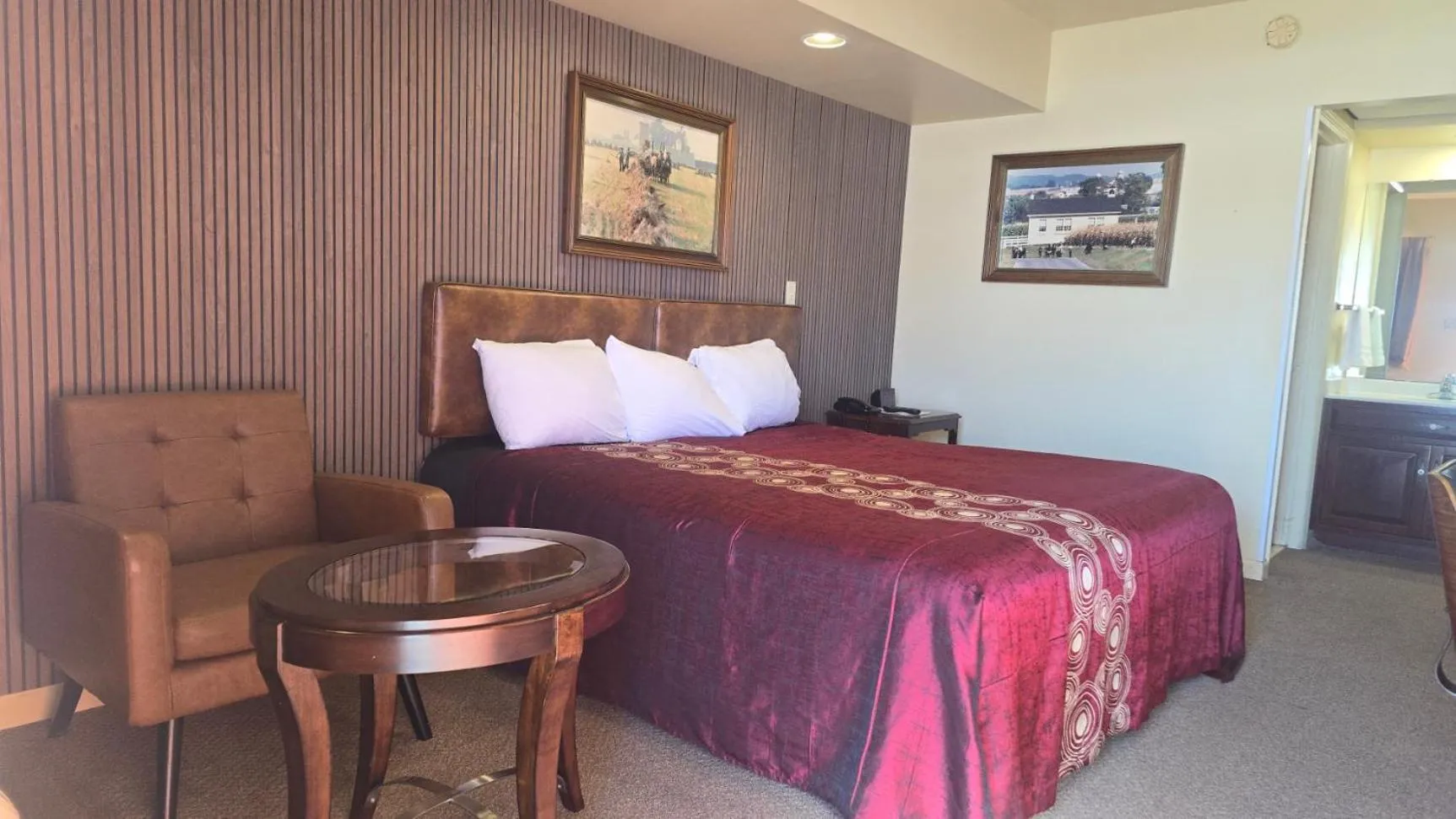 Bed in Classic Inn Lancaster