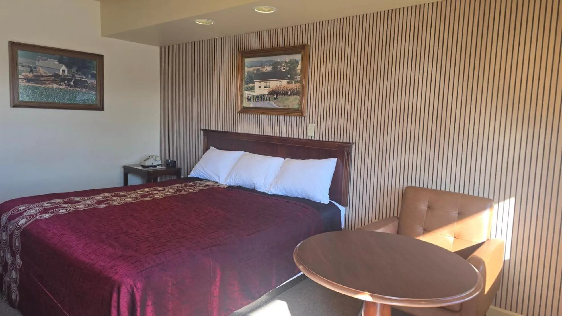 Bed in Classic Inn Lancaster