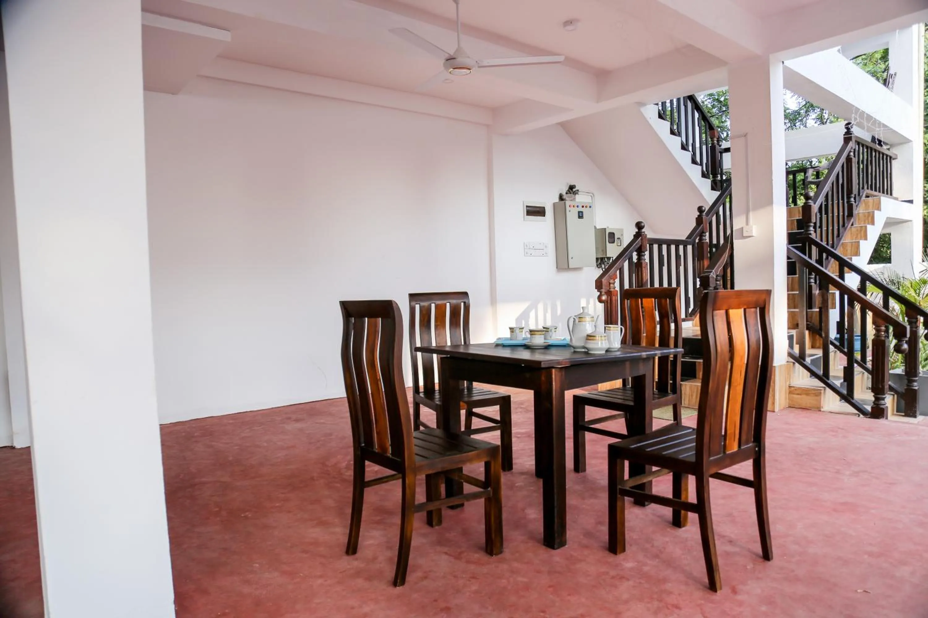 Restaurant/places to eat in Lakma Sea View