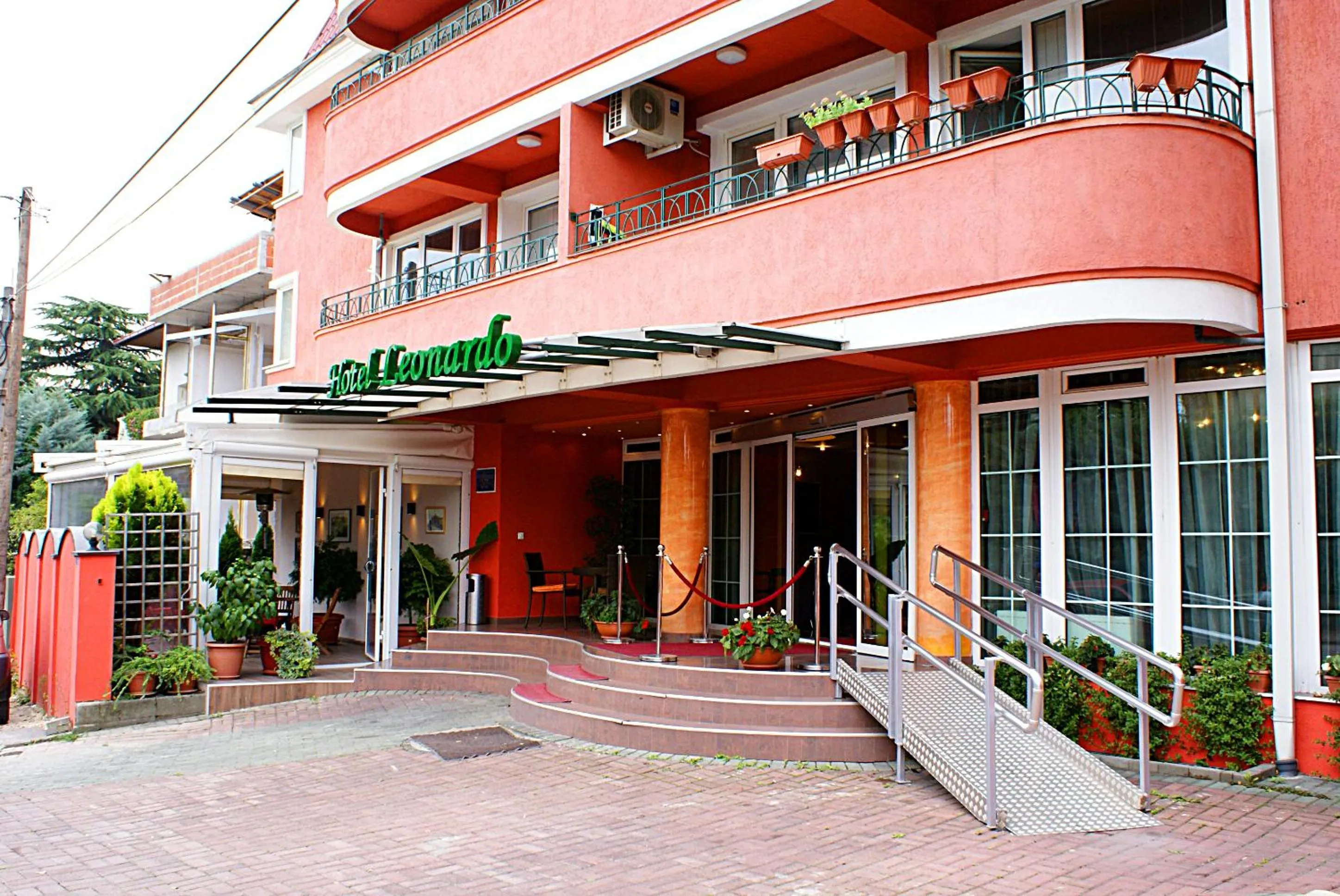 Facade/entrance in Leonardo Hotel