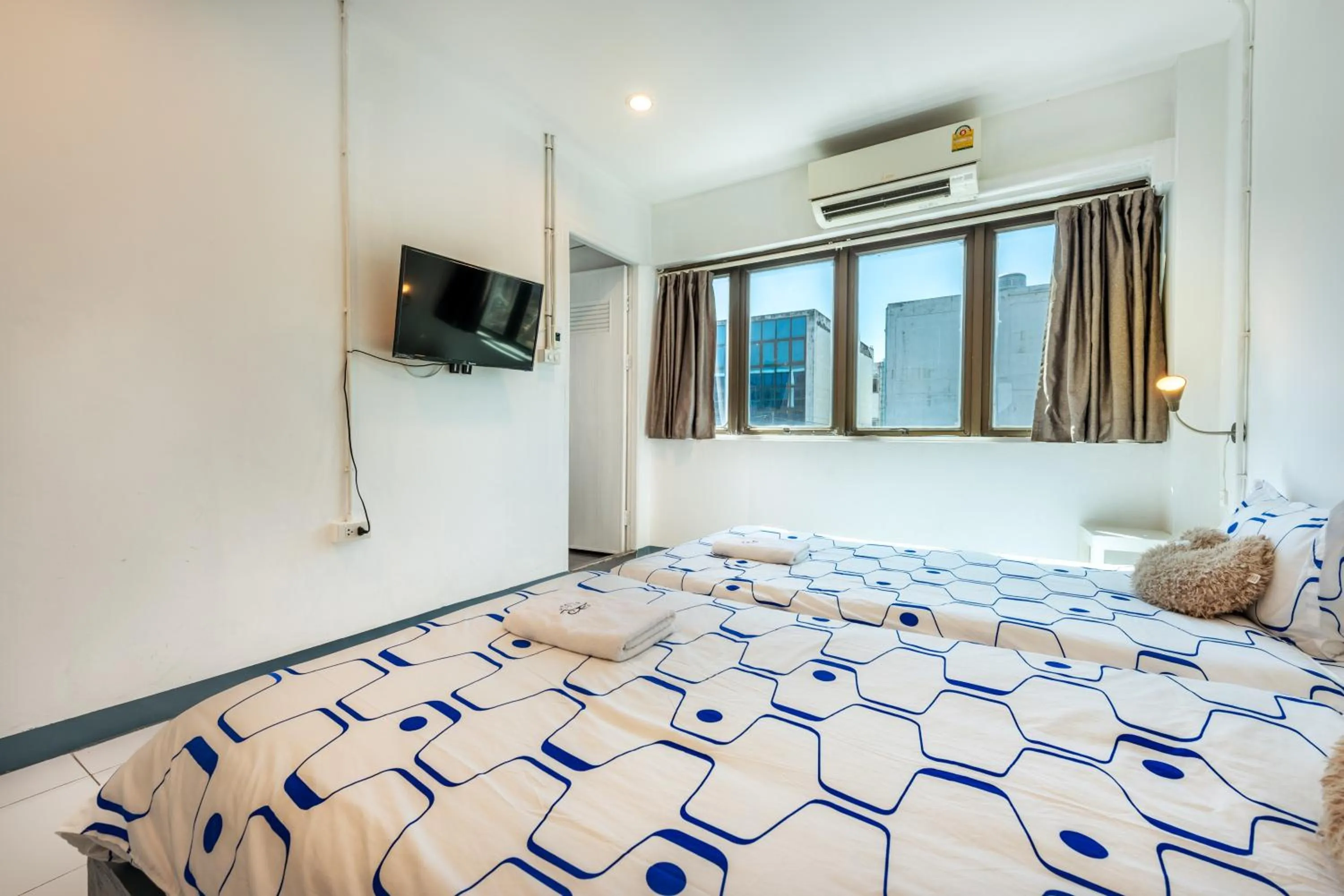 Bedroom, Bed in Sloth Hostel Don Mueang