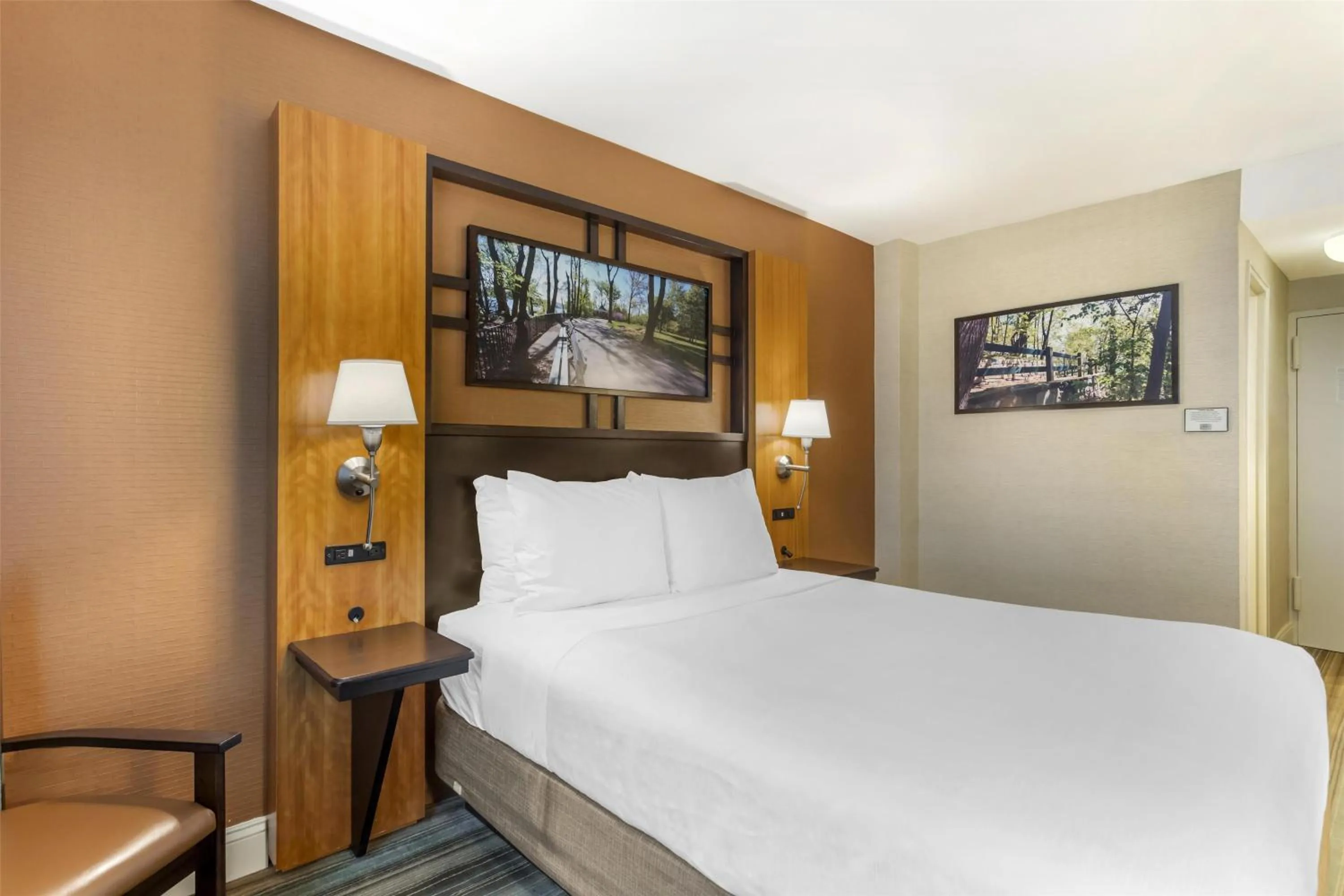 Bedroom, Bed in Best Western Queens Gold Coast