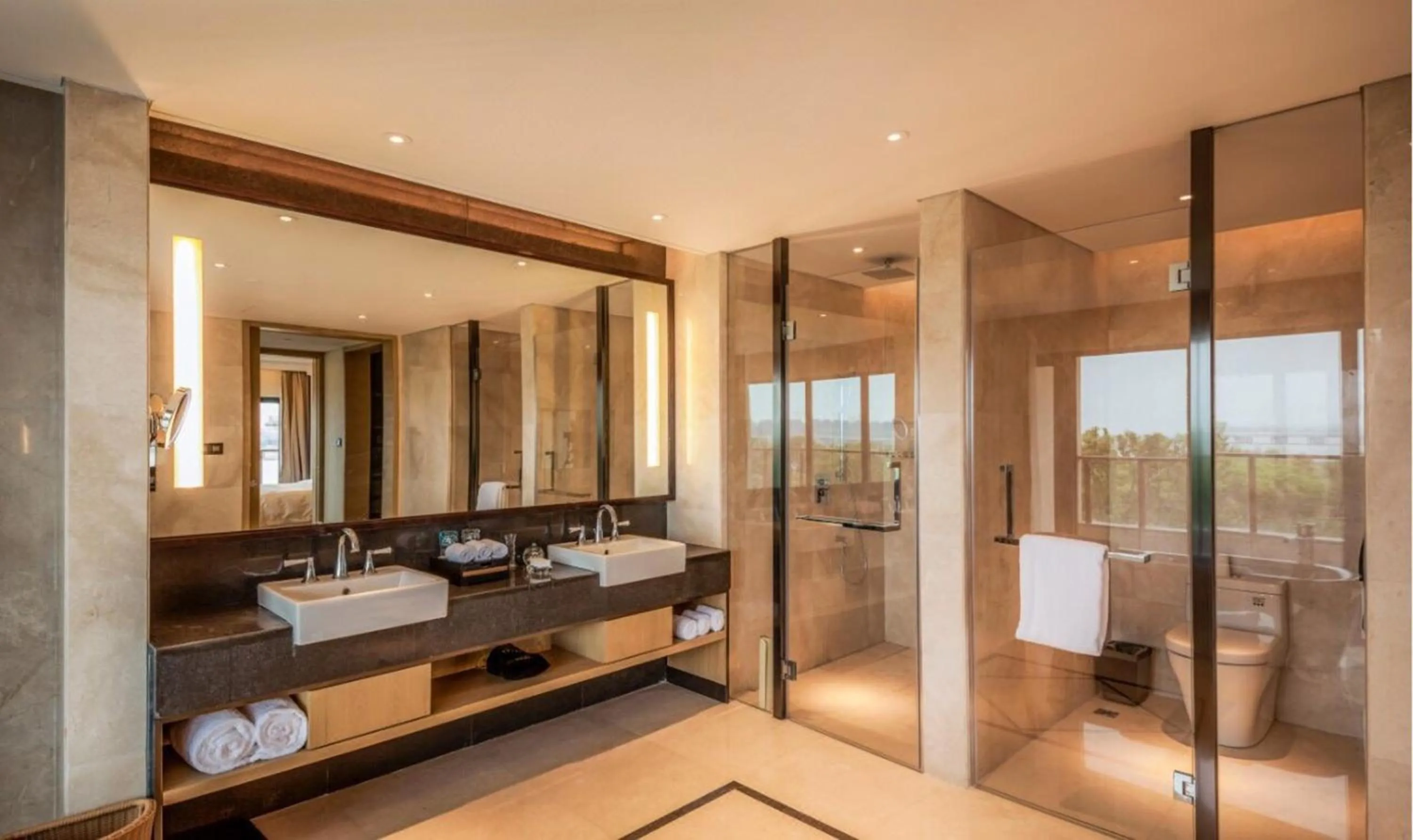 Radisson Blu Hotel Wuhan ETD Zone