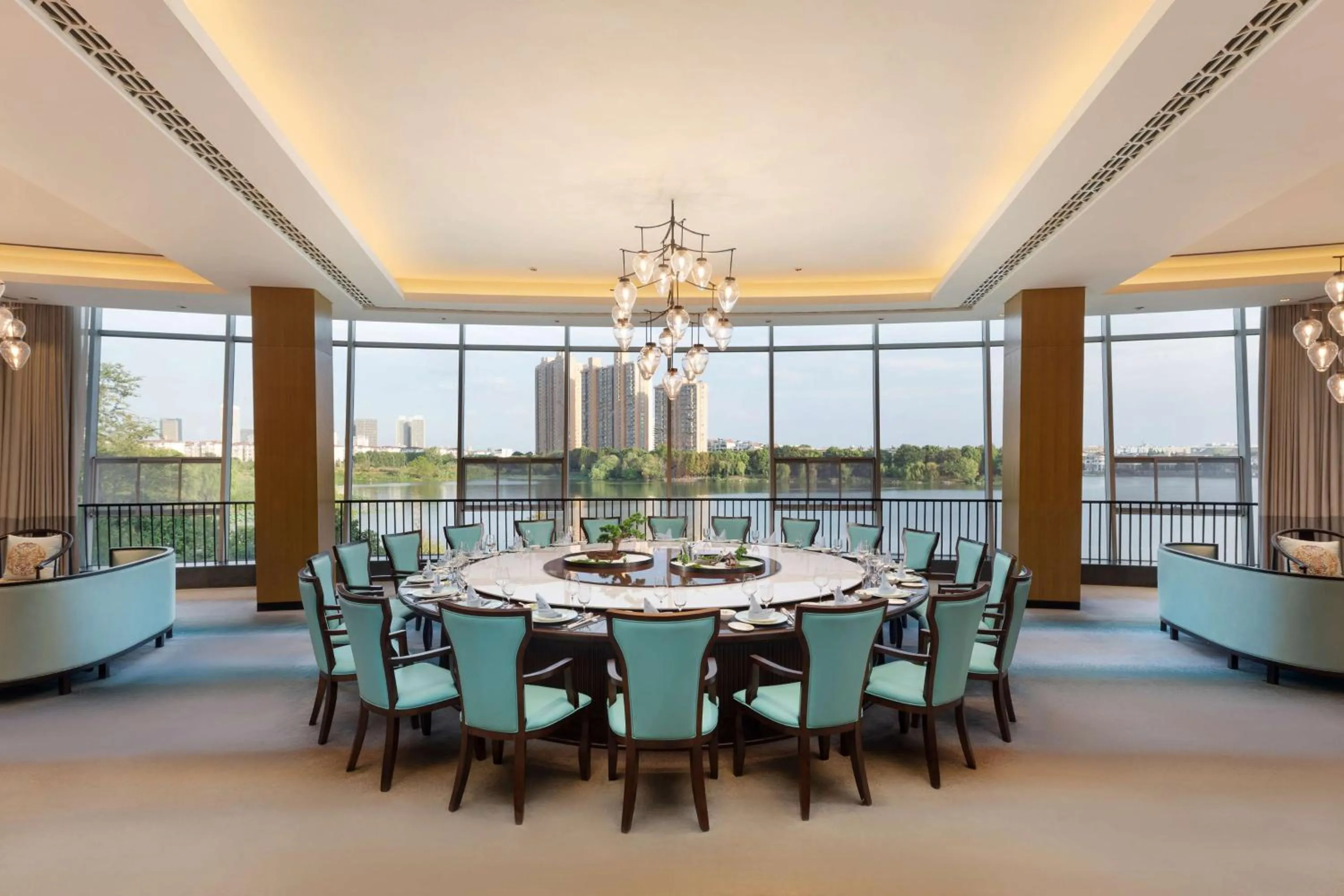 Restaurant/places to eat in Radisson Blu Hotel Wuhan ETD Zone