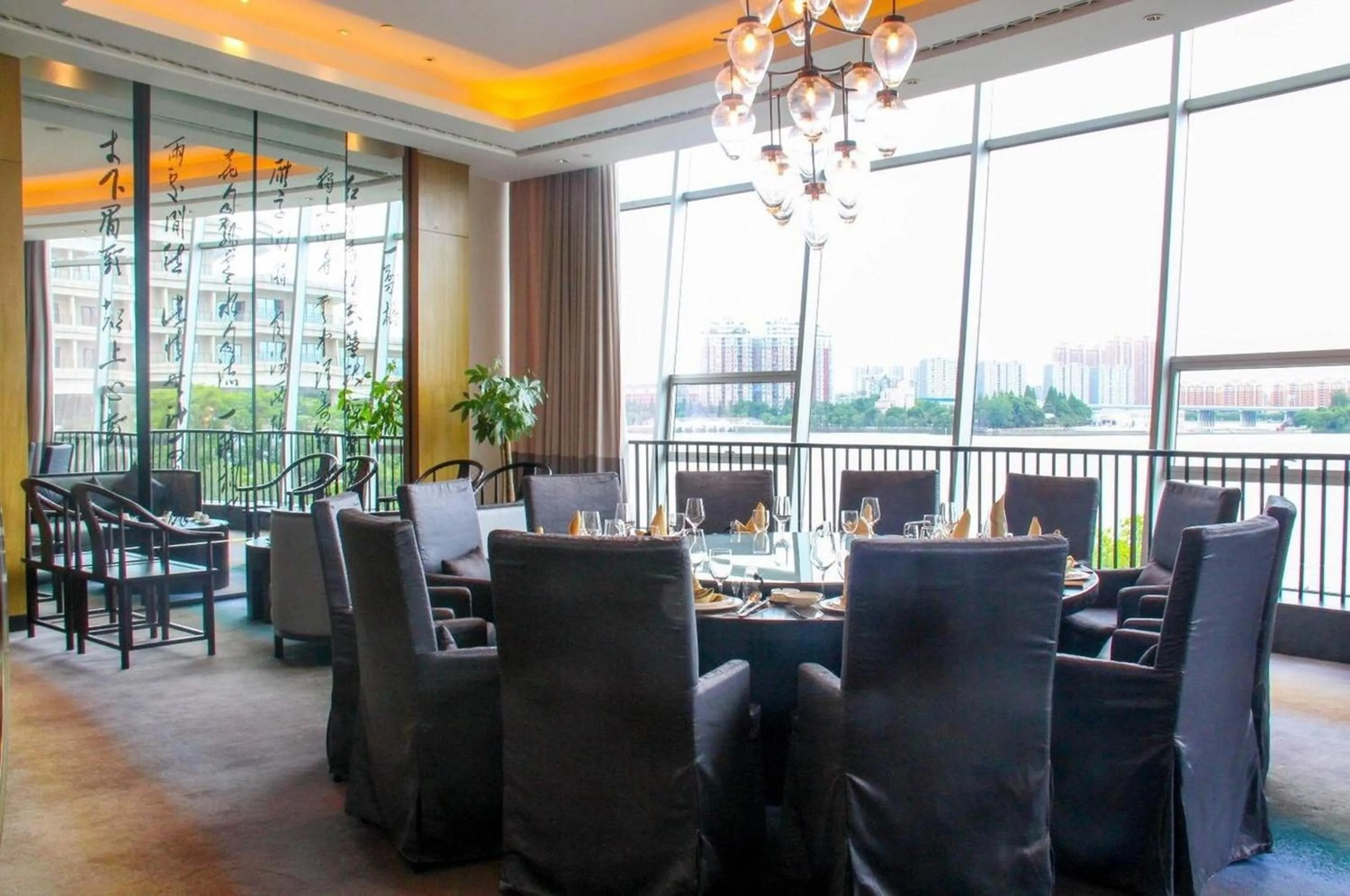 Restaurant/places to eat in Radisson Blu Hotel Wuhan ETD Zone