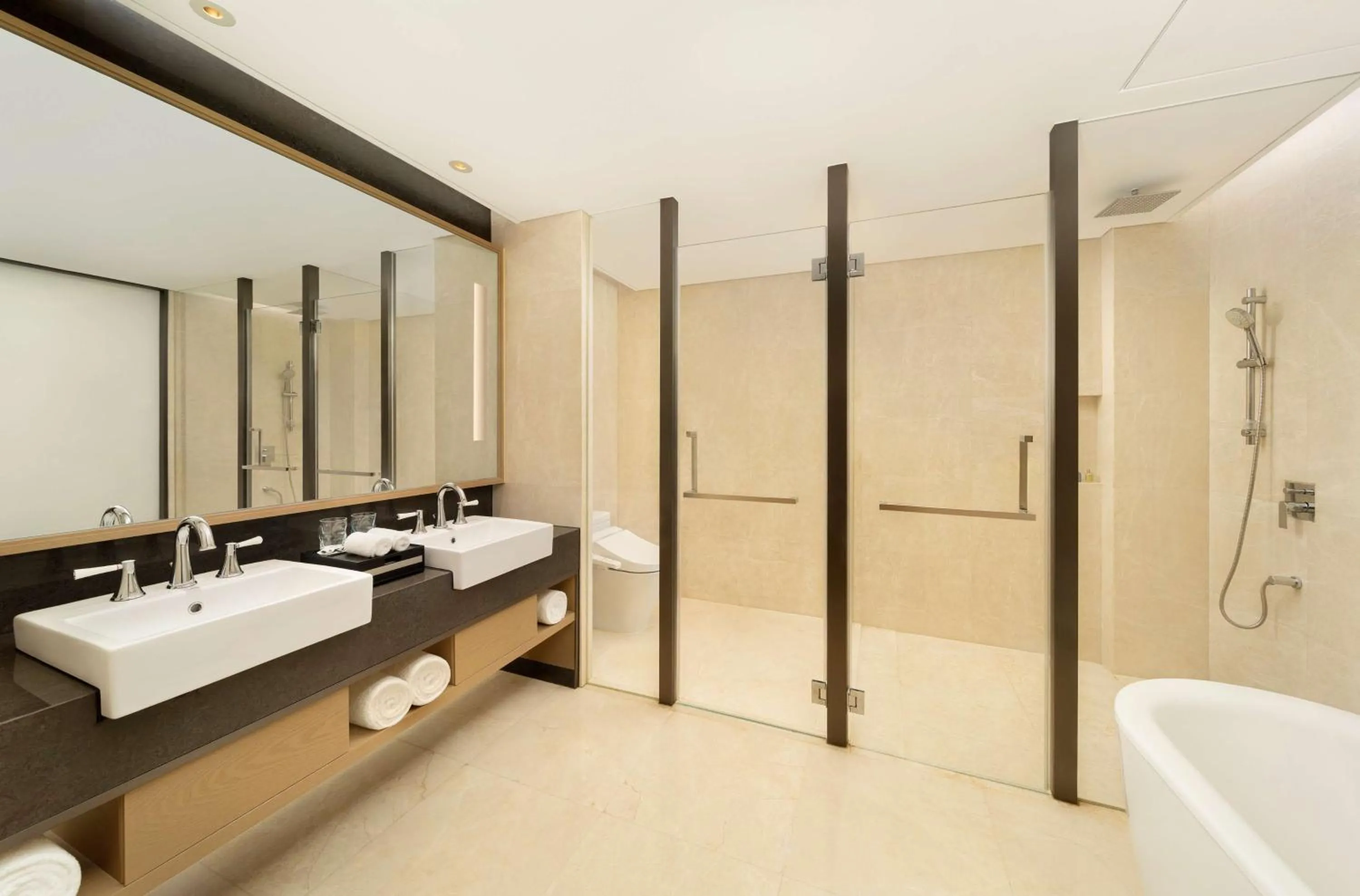 Bathroom in Radisson Blu Hotel Wuhan ETD Zone