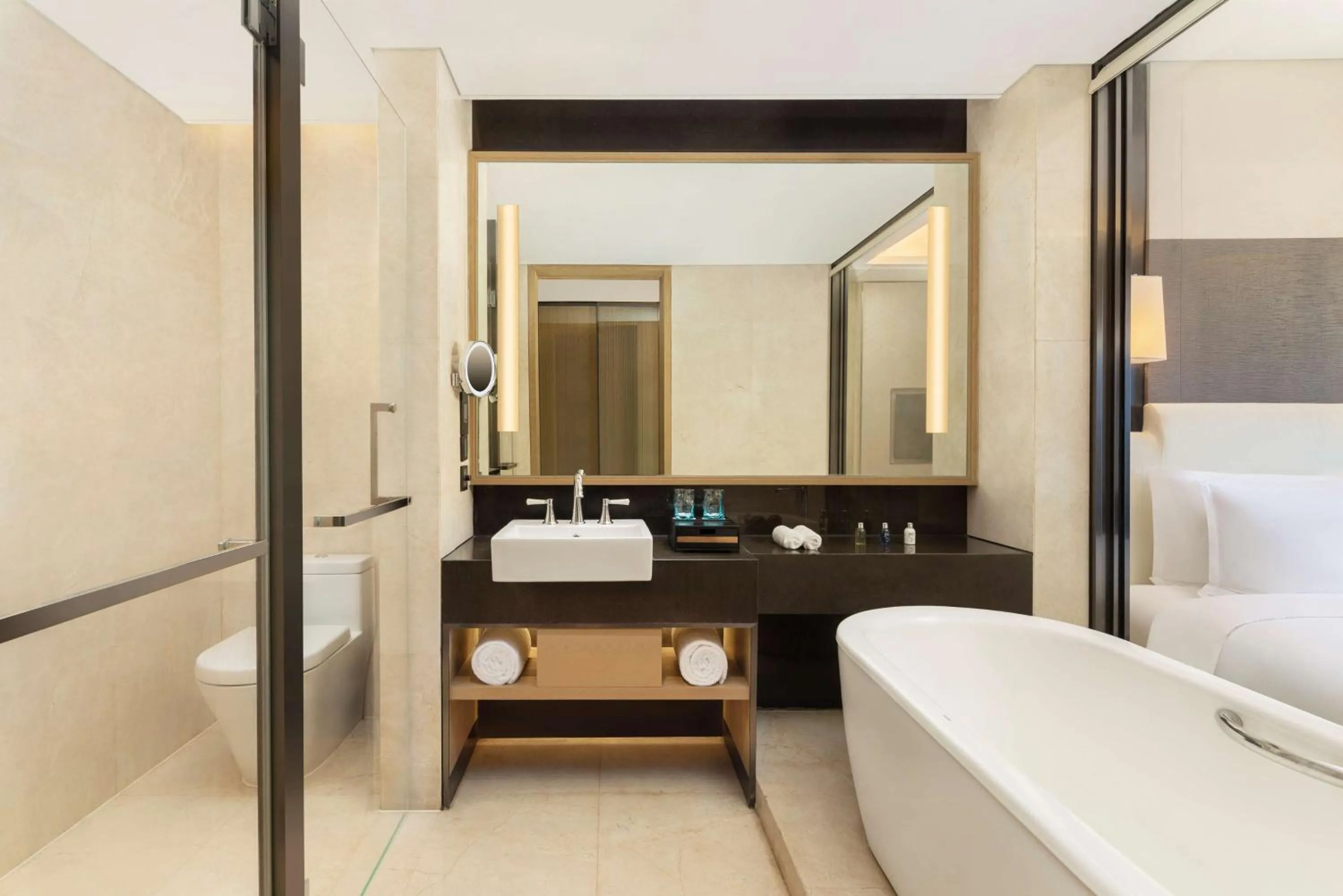 Bedroom, Bed in Radisson Blu Hotel Wuhan ETD Zone